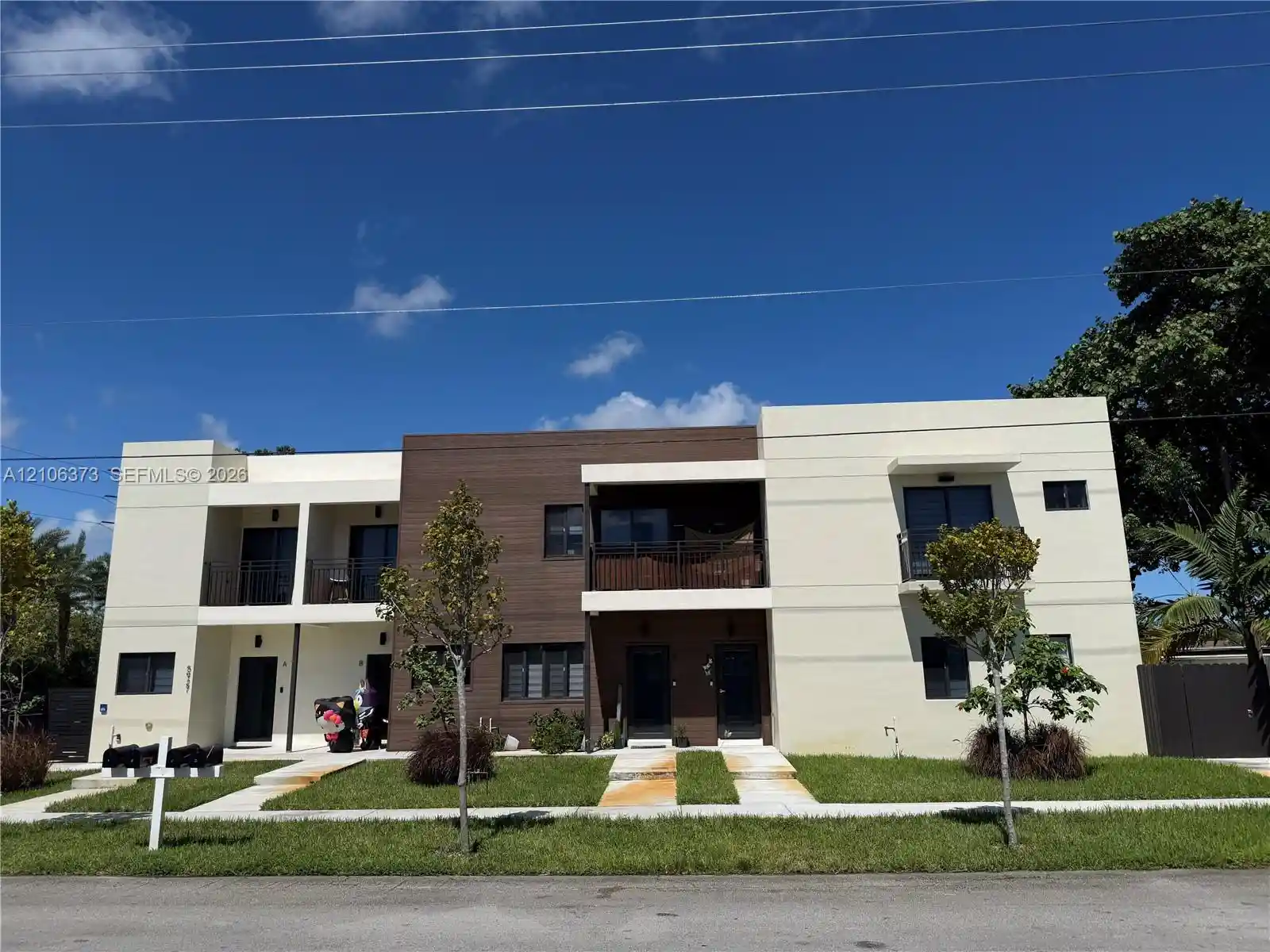 Multi family home for sale at 5927 Buchanan St, Hollywood, FL 33021 | MLS# A12106373