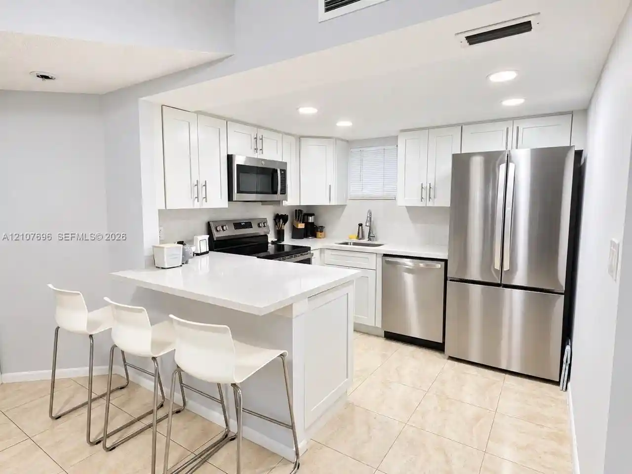 Listing Photo 1 - Condo for sale in 8290 Lake Dr located at 8290 Lake Dr, Doral, FL 33166 - Unit #418