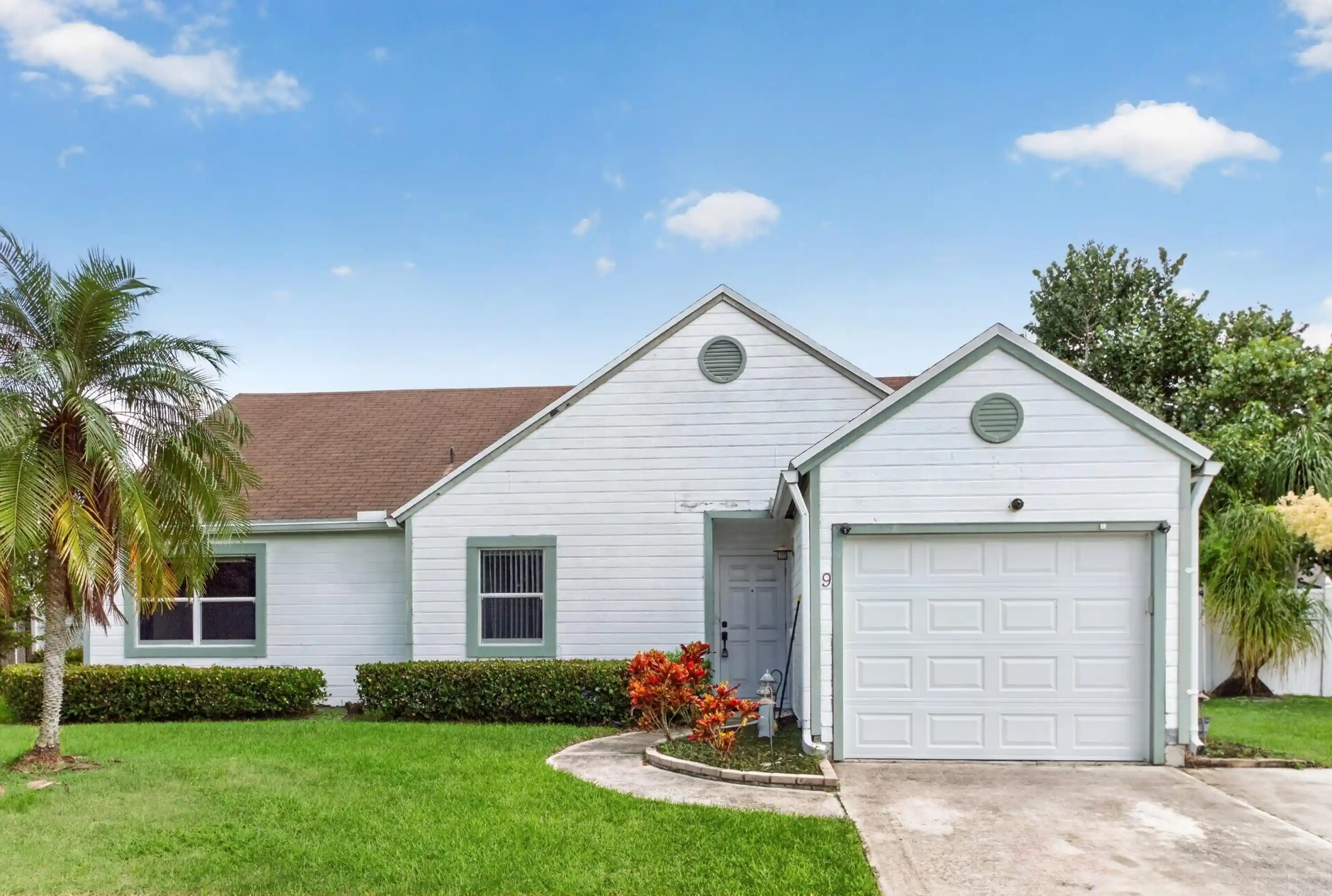 Photo 1 of Sale Pending at 9 Cedar Cir, Boynton Beach, FL 33436 | MLS# B26089075 | Listing updated on 2026-10-22
