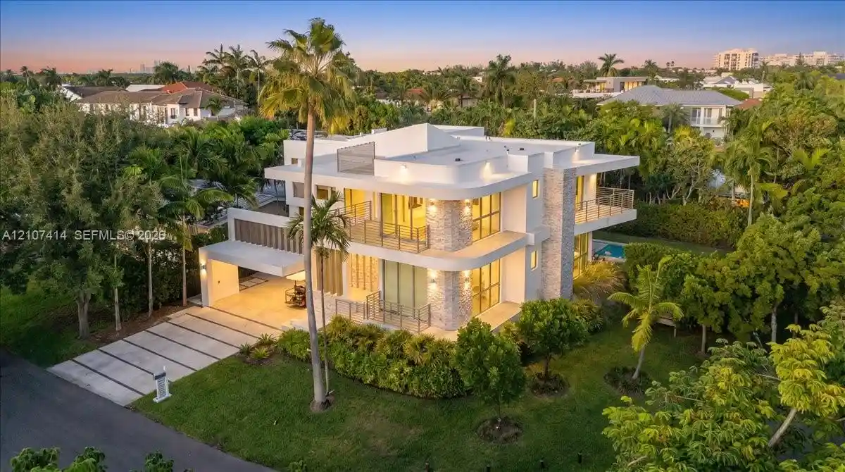 Single family home for sale at 315 Cypress Dr, Key Biscayne, FL 33149 | MLS# A12107414