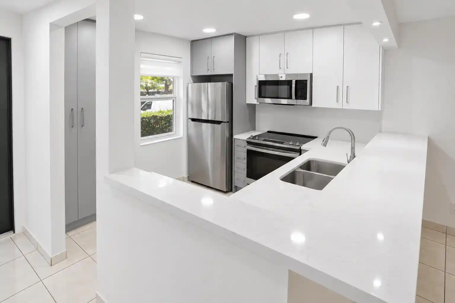 Condo for sale at 3121 NW 47th Avenue #109, Lauderdale Lakes, FL 33319 | MLS# B26089510