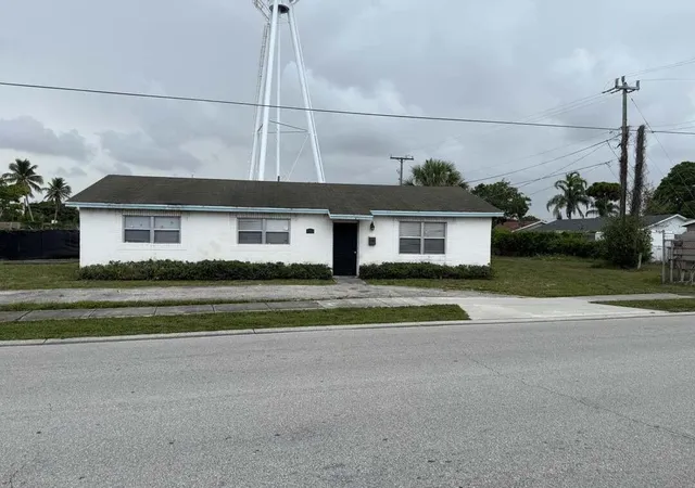 Photo 1 of Single family home for sale at 5713 Candlewood St, Mangonia Park, FL 33407 | MLS# B26089726 | Listing updated on 2026-10-27