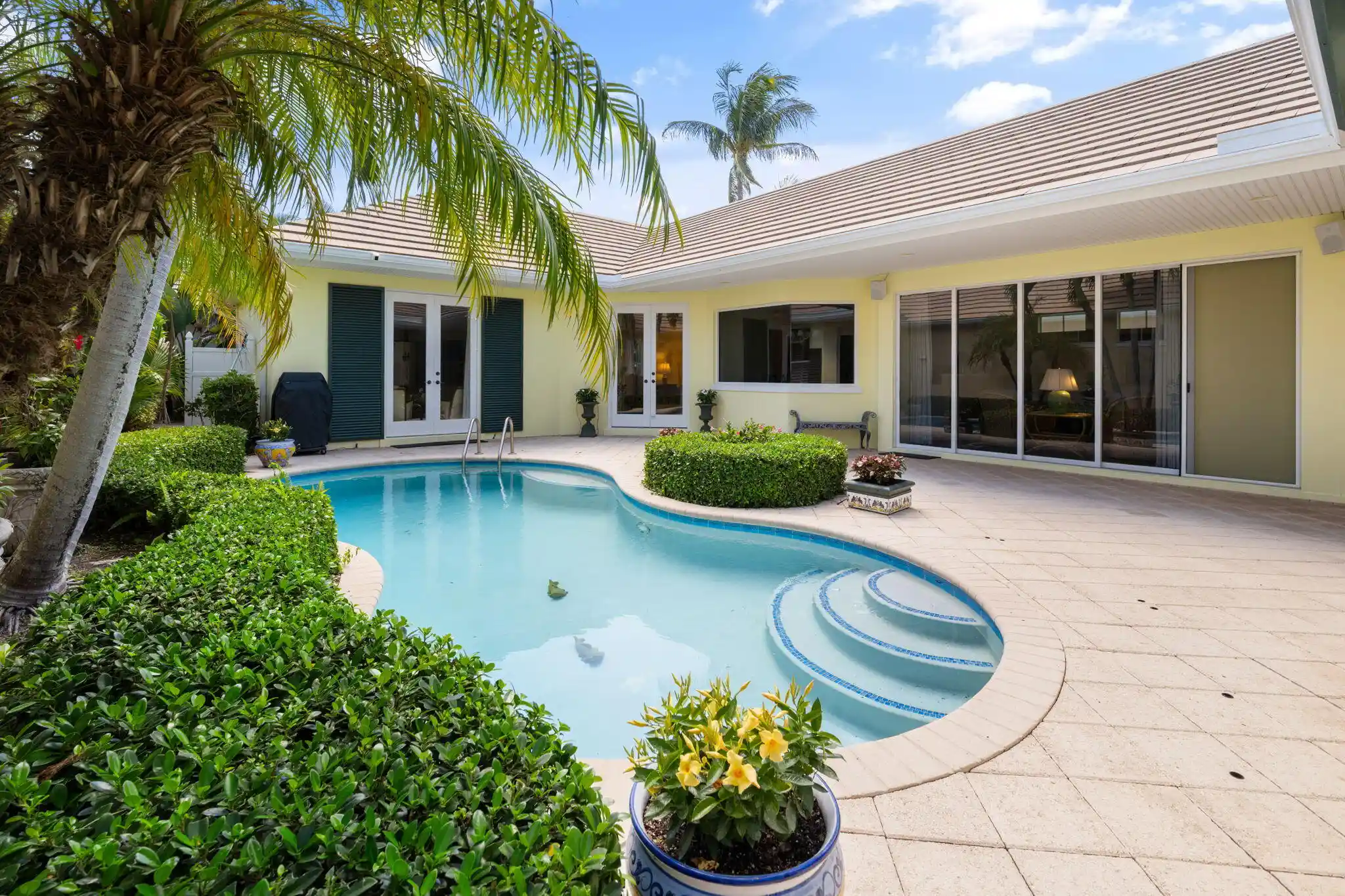 Single family home for sale at 2131 Sea Mist Ct, Vero Beach, FL 32963 | MLS# B26089991