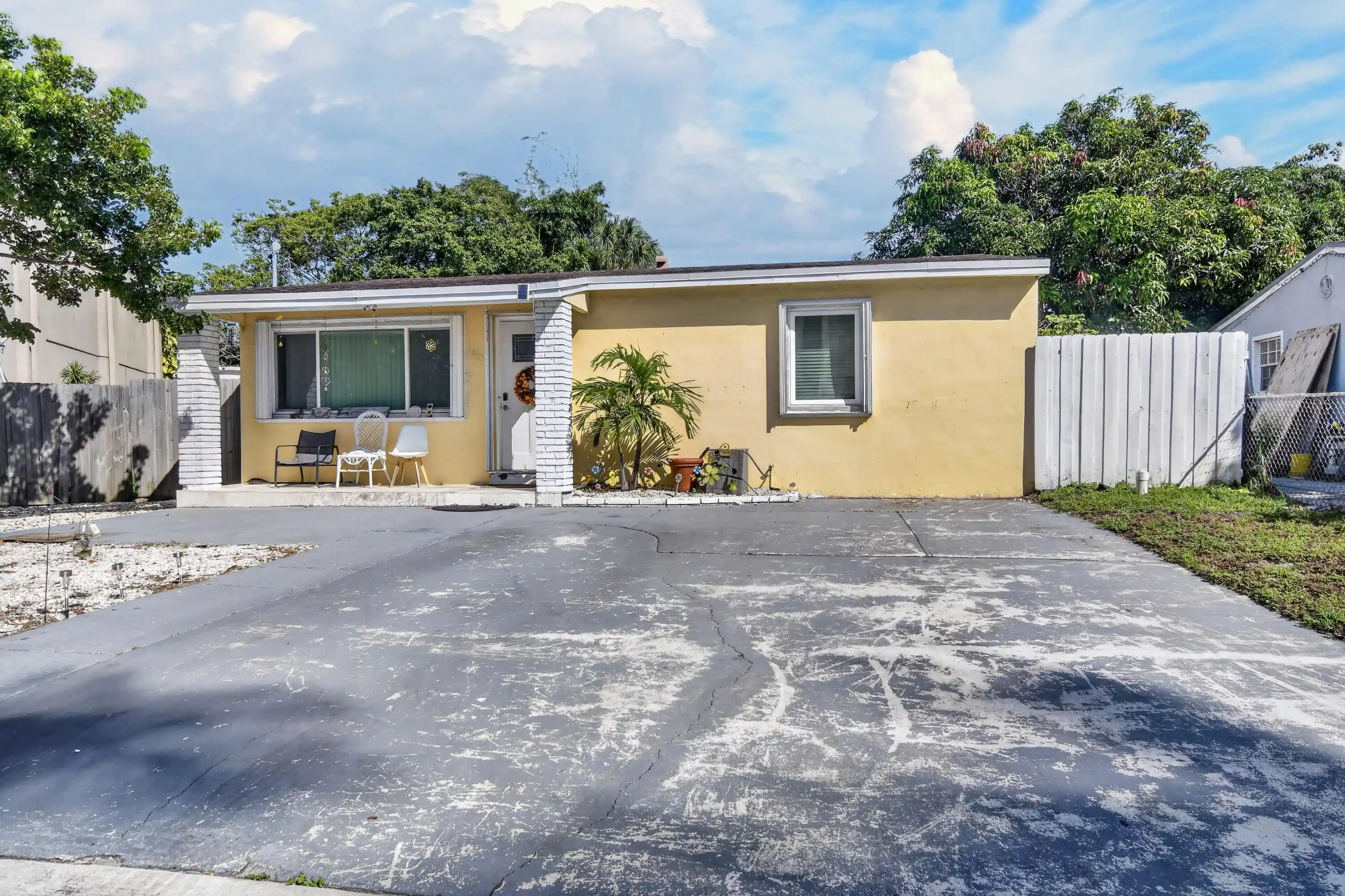 Single family home for sale at 1335 Wellington St, West Palm Beach, FL 33401 | MLS# B26090174