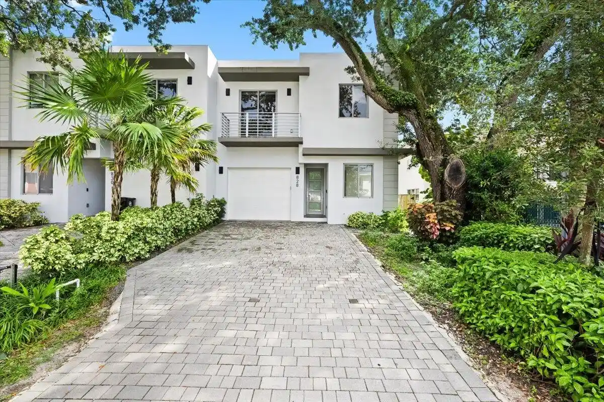 Townhouse for sale at 828 SW 30th Street, Fort Lauderdale, FL 33315 | MLS# B26090396