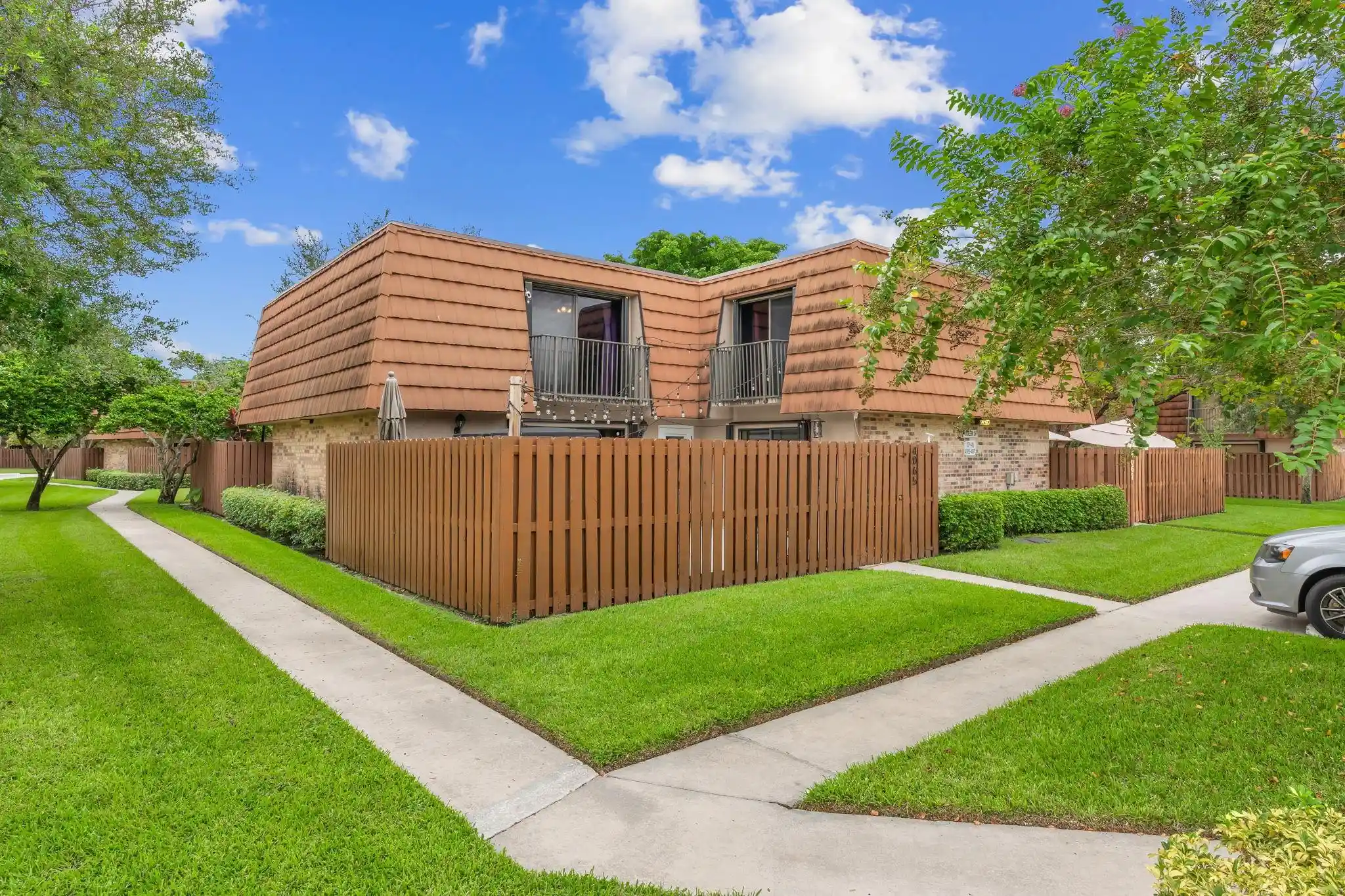 Townhouse for sale at 4065 Wimbledon Dr, Hollywood, FL 33026 | MLS# B26090924