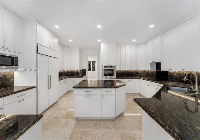 Photo 4 of Single family home for sale at 673 Destacada Cir, Miami, FL 33156 | MLS# A12106285 | Listing updated on 2026-10-31
