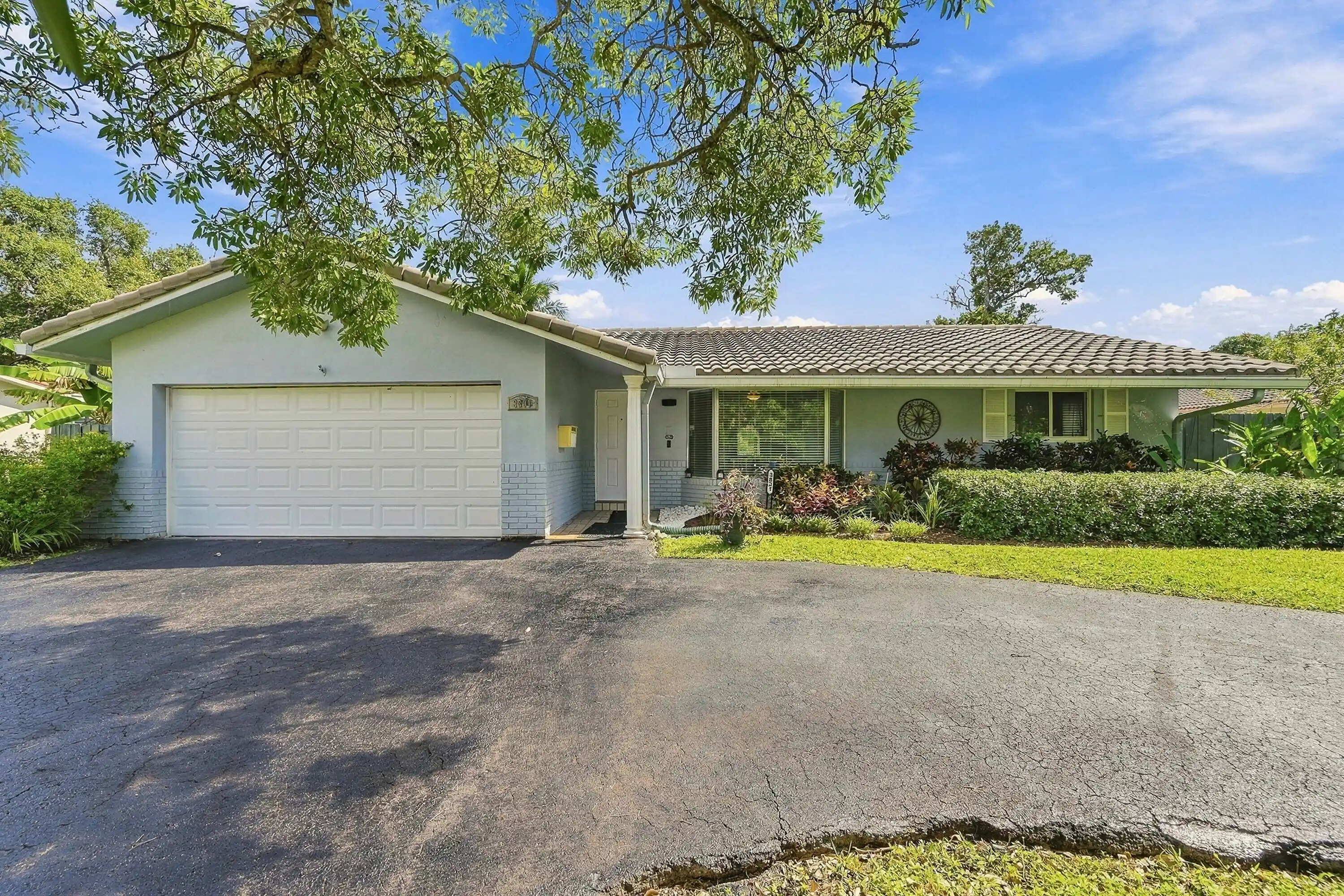 Single family home for sale at 3801 NW 104th Avenue, Coral Springs, FL 33065 | MLS# B26091117