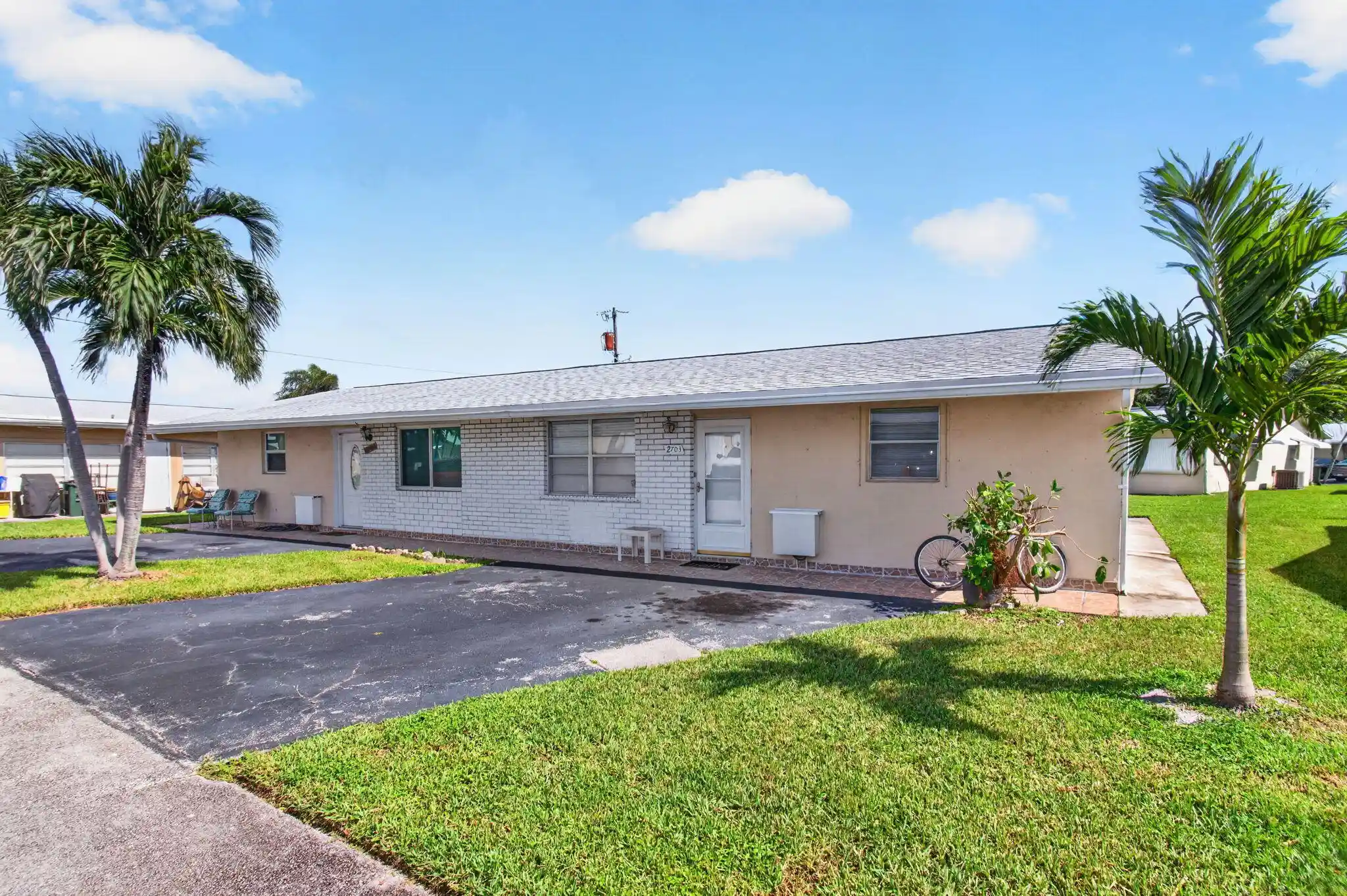 Single family home for sale at 2703 Peer Ln, Delray Beach, FL 33445 | MLS# B26091127