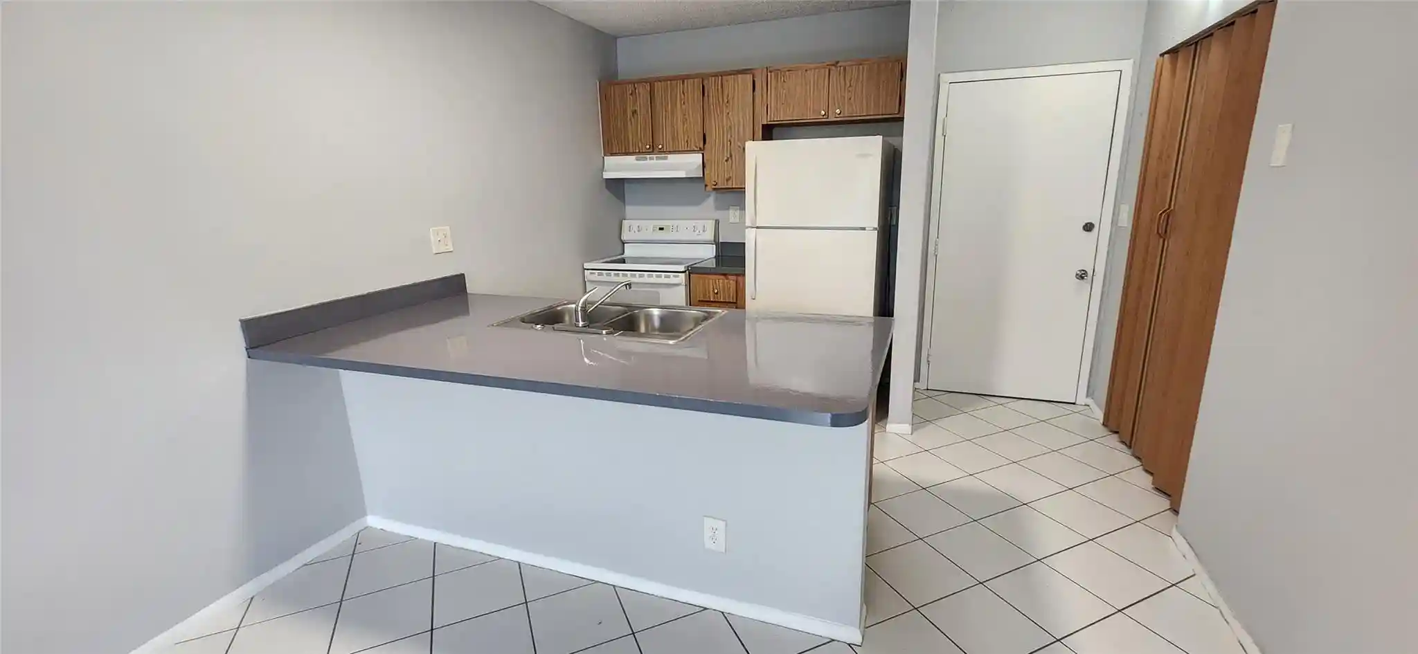 Listing Photo 1 - Condo for sale in 2501 Riverside Dr located at 2501 Riverside Dr, Coral Springs, FL 33065 - Unit #513-A
