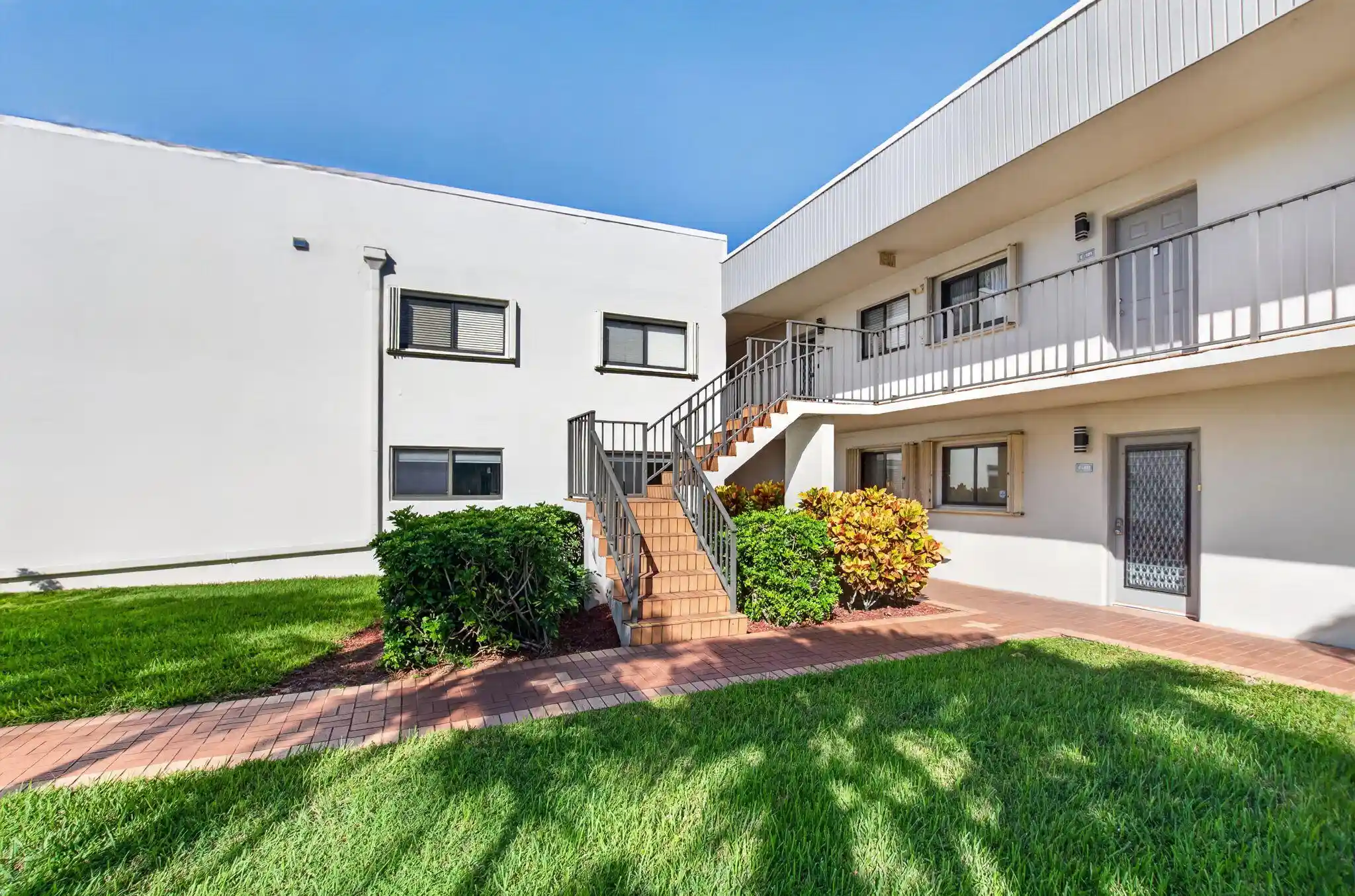 Listing Photo 1 - Condo for sale in 15450 Pembridge Ave located at 15450 Pembridge Ave, Delray Beach, FL 33484 - Unit #163