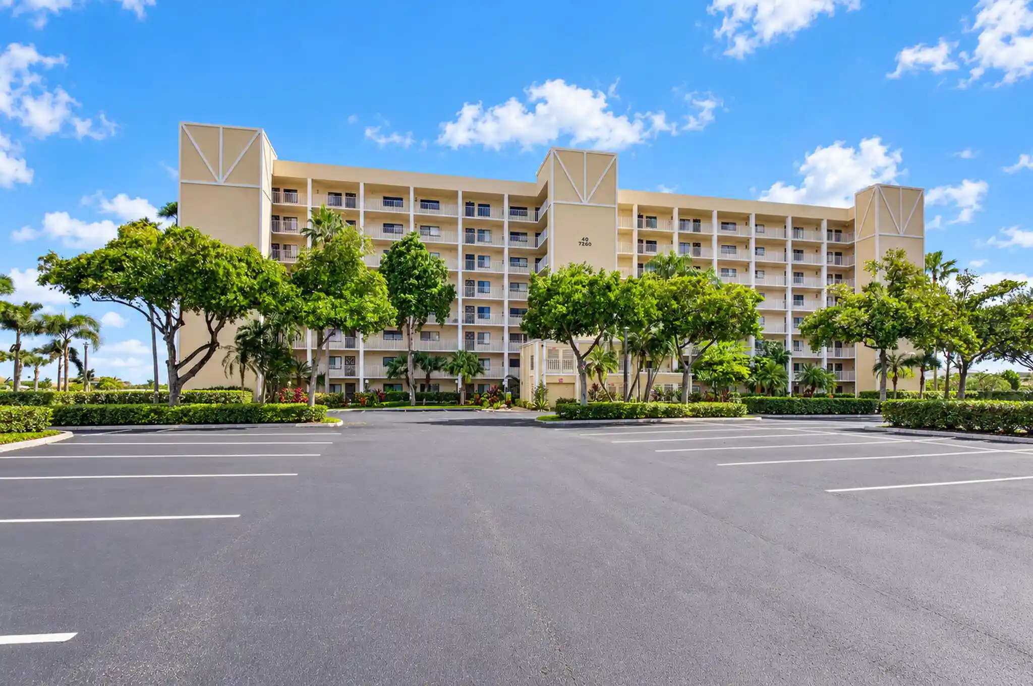Listing Photo 1 - Condo for sale in 7260 Kinghurst Dr located at 7260 Kinghurst Dr, Delray Beach, FL 33446 - Unit #404