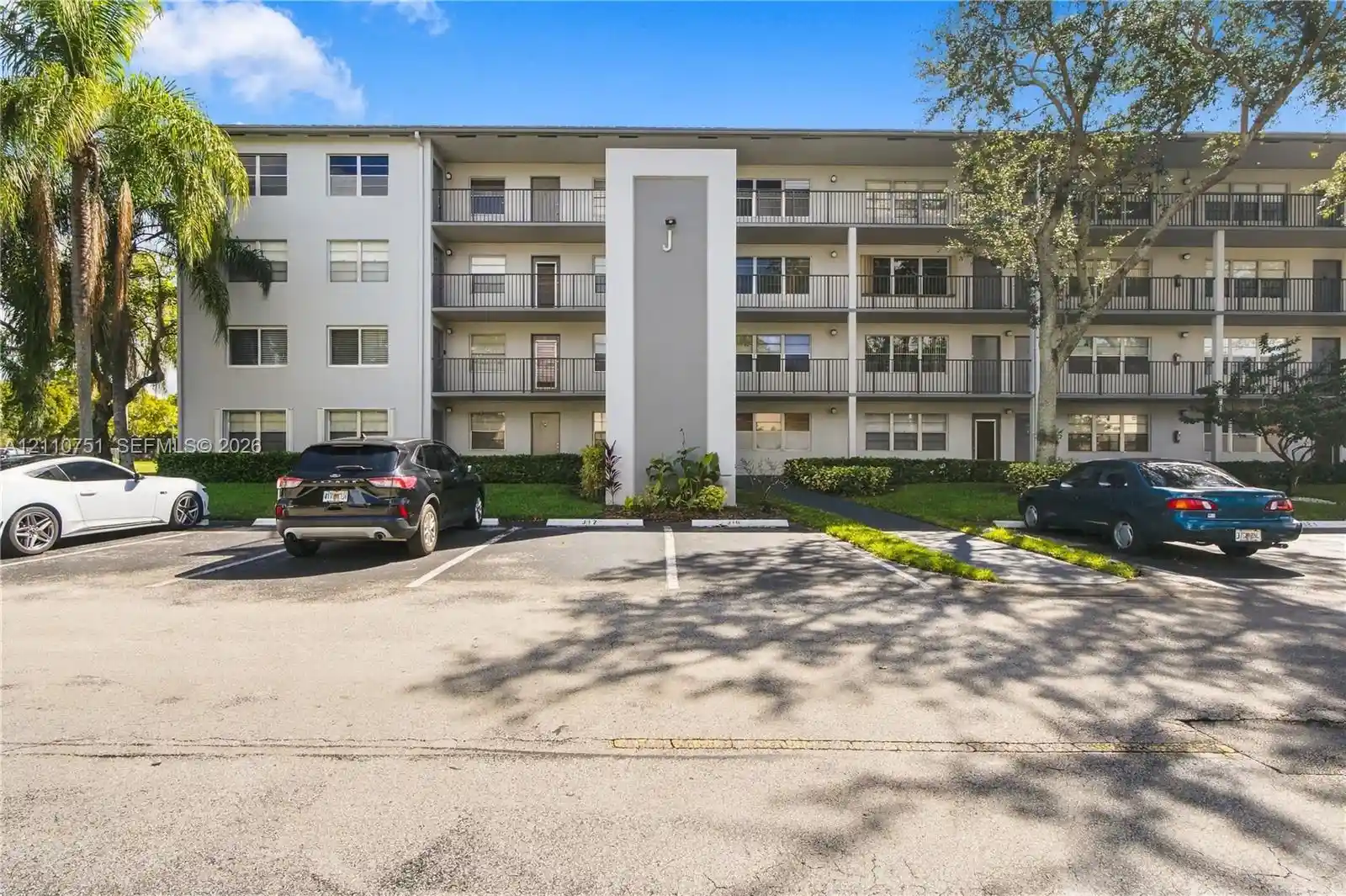 Listing Photo 1 - Condo for sale in 101 Sw 132Nd Wy located at 101 Sw 132Nd Wy, Pembroke Pines, FL 33027 - Unit #402J