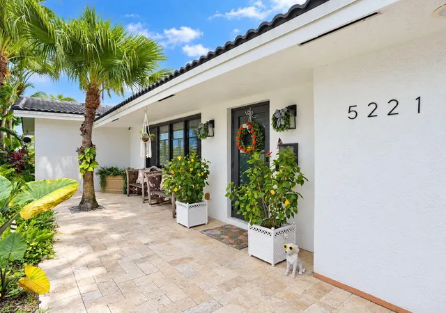 Photo 4 of Single family home for sale at 5221 NE 27th Avenue, Lighthouse Point, FL 33064 | MLS# B26091643 | Listing updated on 2026-10-30