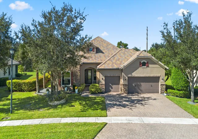 Photo 2 of Single family home for sale at 4279 Siena Cir, Wellington, FL 33414 | MLS# B26091917 | Listing updated on 2026-10-30