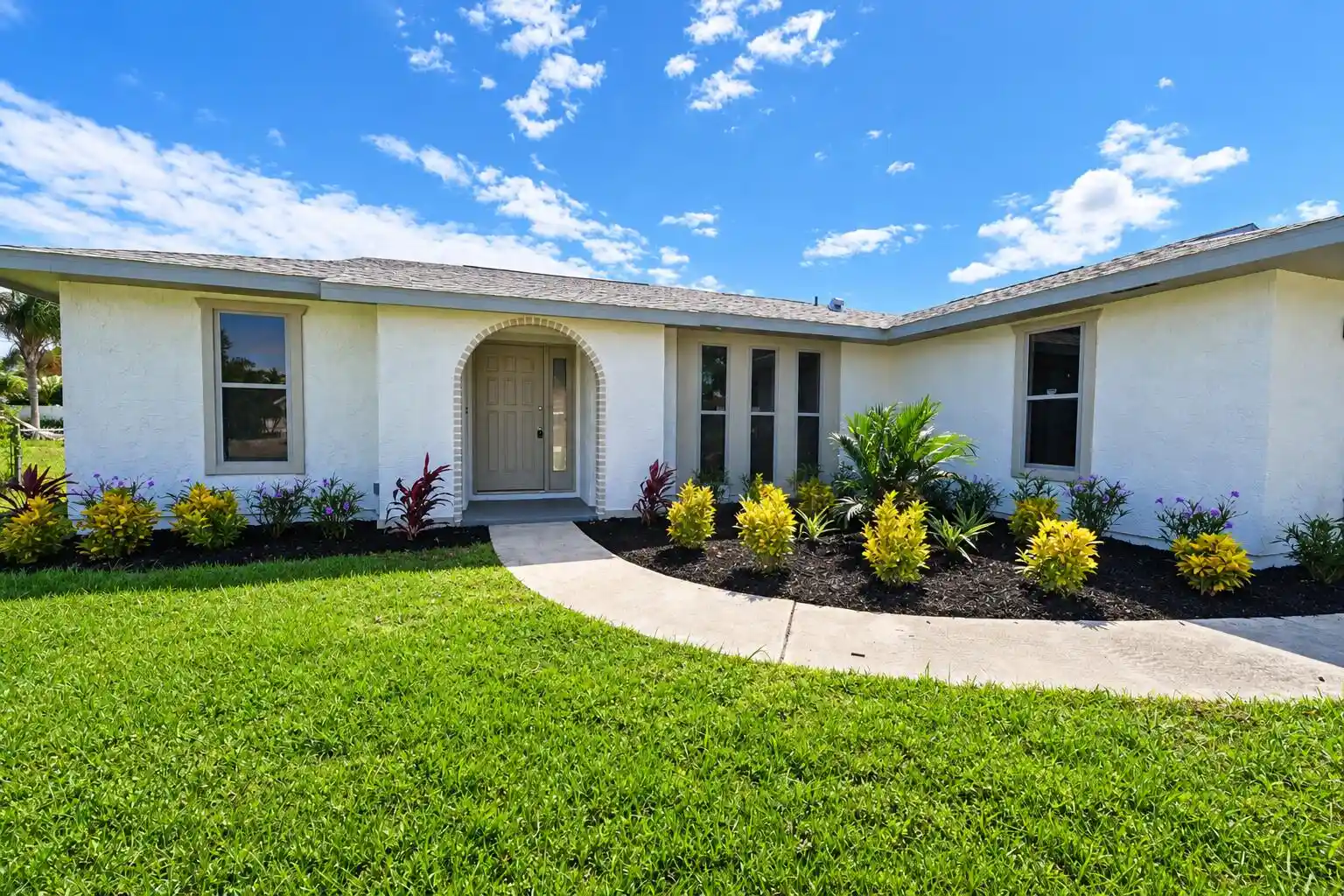 Single family home for sale at 2502 SE Calusa Ave, Port Saint Lucie, FL 34952 | MLS# B26091960