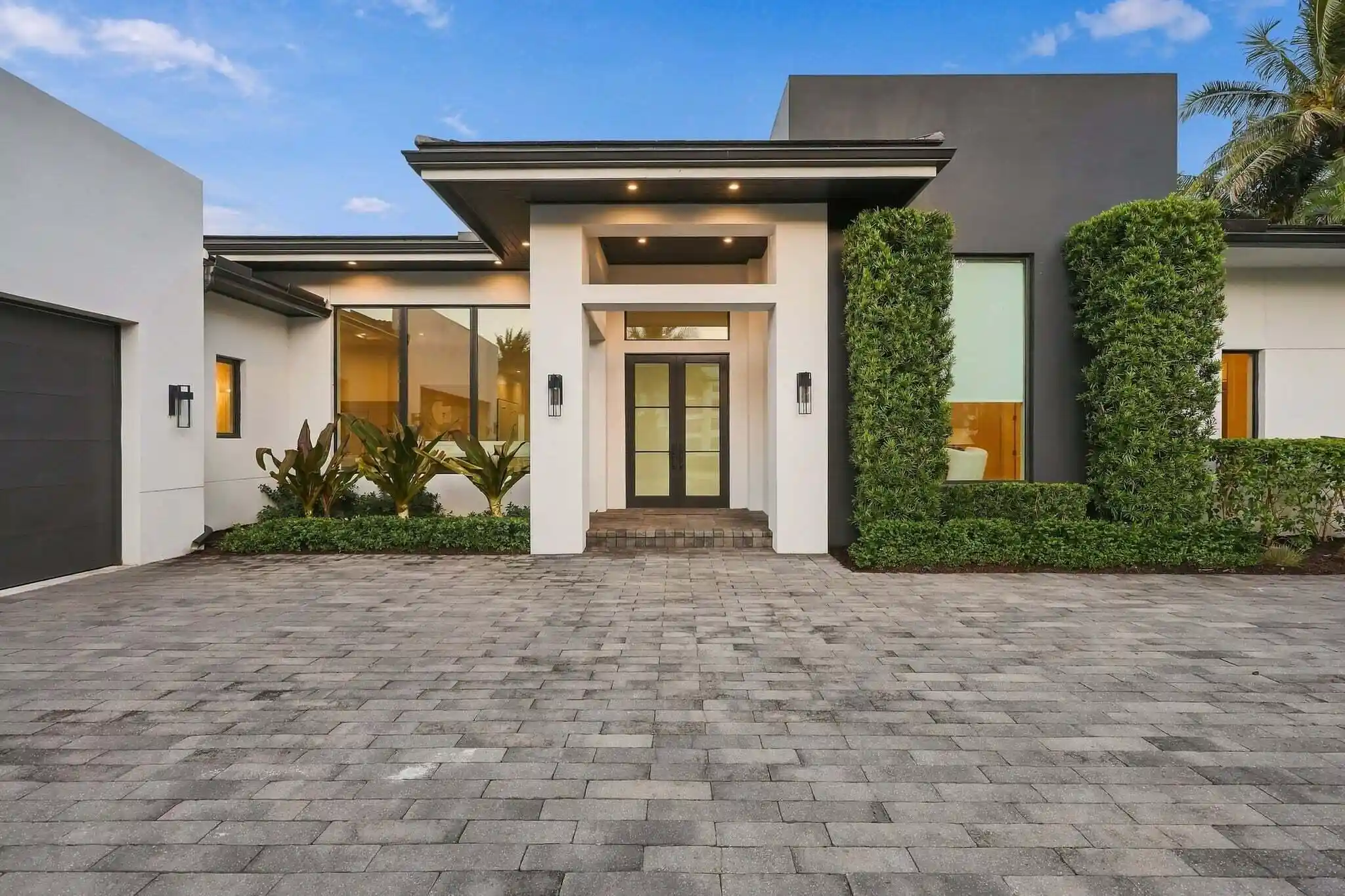 Single family home for sale at 3500 Embassy Dr, West Palm Beach, FL 33401 | MLS# B26091997