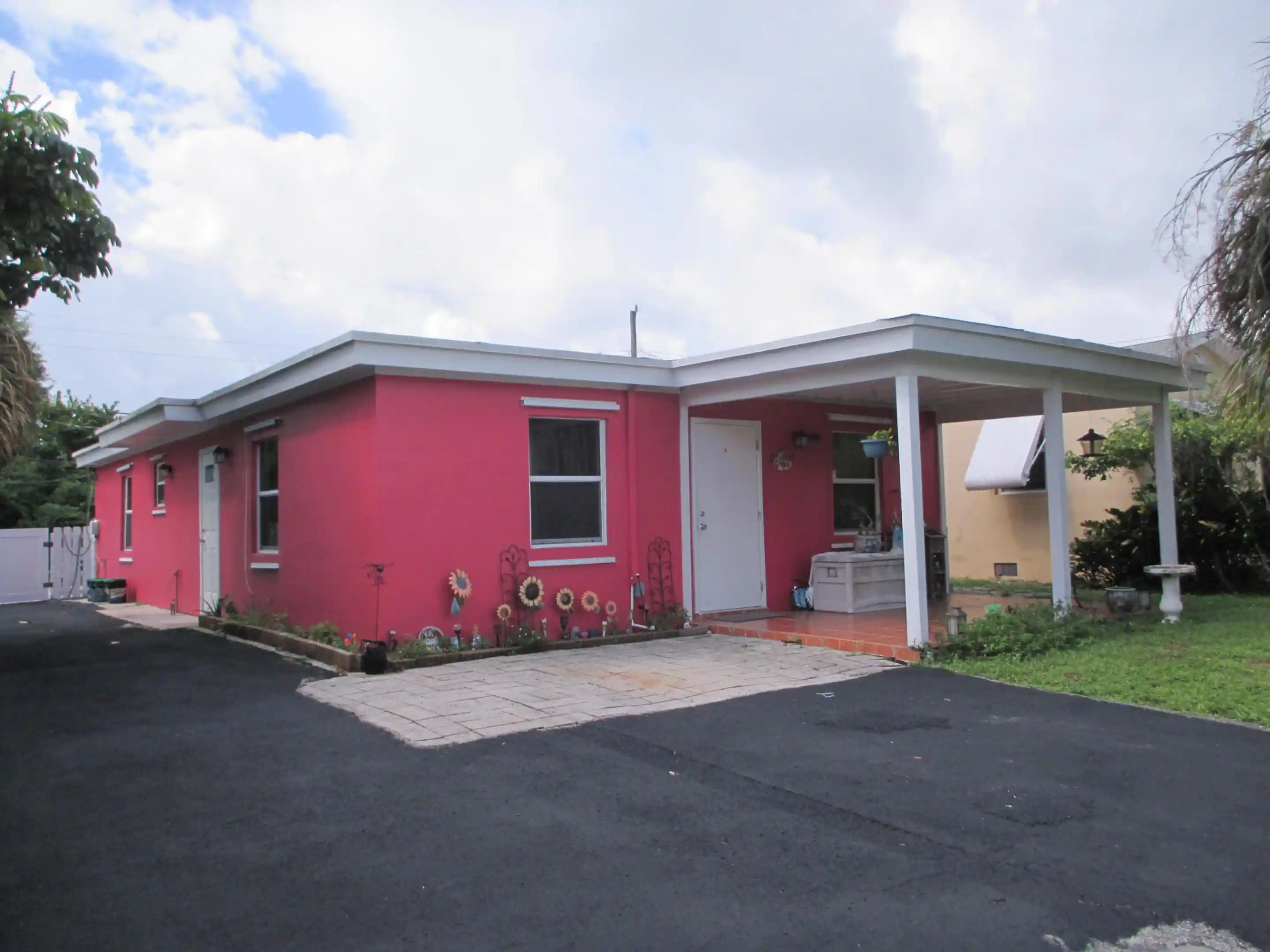 Photo 1 of Multi family home for sale at 626 Minnesota St, Lantana, FL 33462 | MLS# B26092085 | Listing updated on 2026-10-28