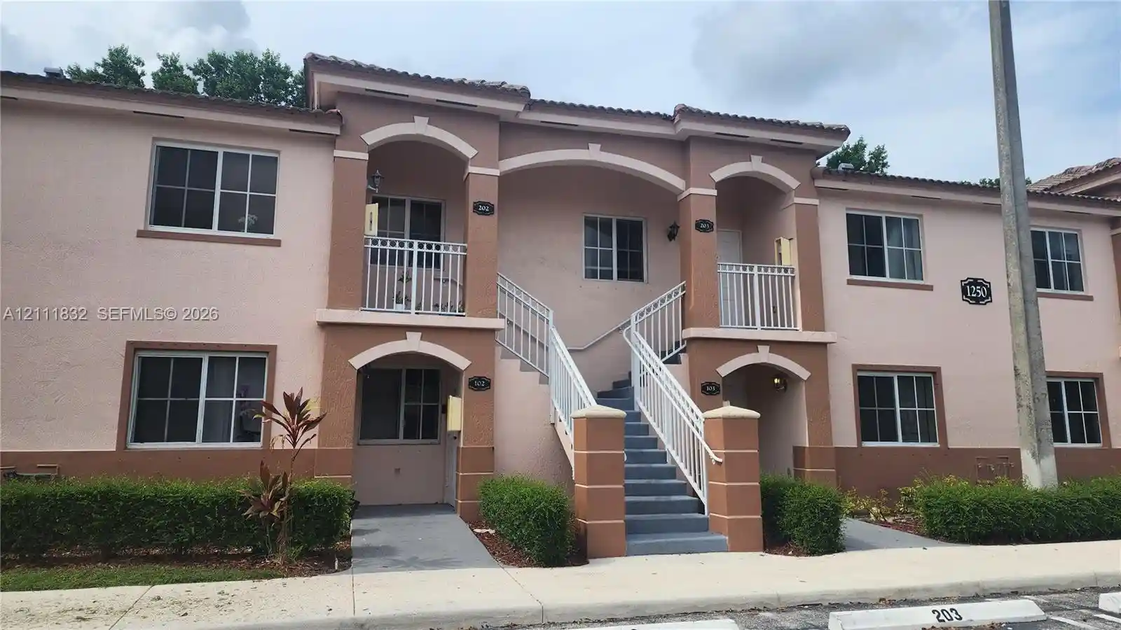 Listing Photo 1 - Condo for sale in 1250 Se 28Th Ct located at 1250 Se 28Th Ct, Homestead, FL 33035 - Unit #102