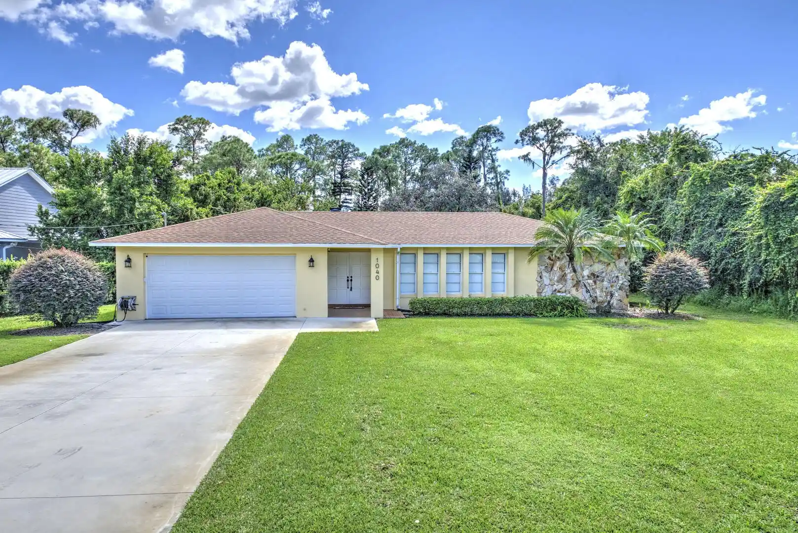 Single family home for sale at 1040 Lake Lotela Dr, Avon Park, FL 33825 | MLS# B26092213
