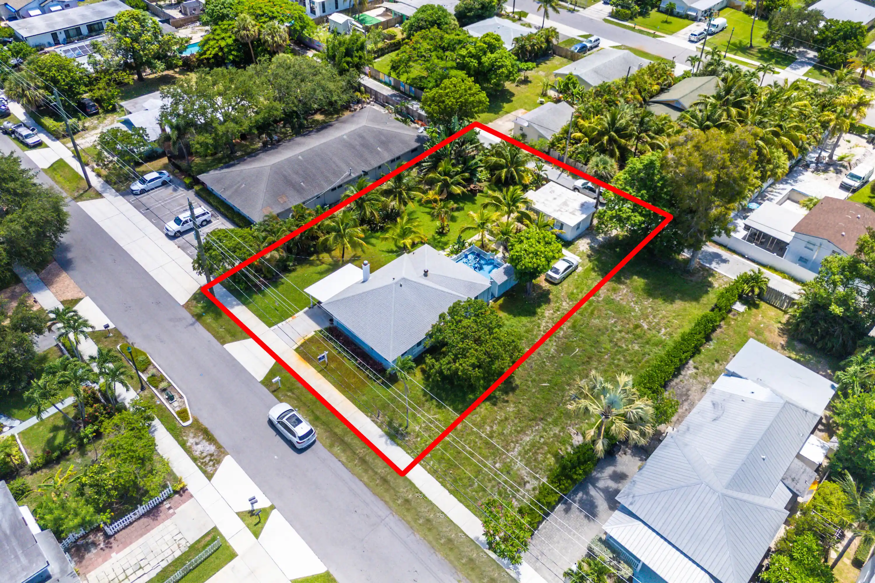 Single family home for sale at 320 SE 4th Avenue, Delray Beach, FL 33483 | MLS# B26092260 | Listing updated on 2026-10-28