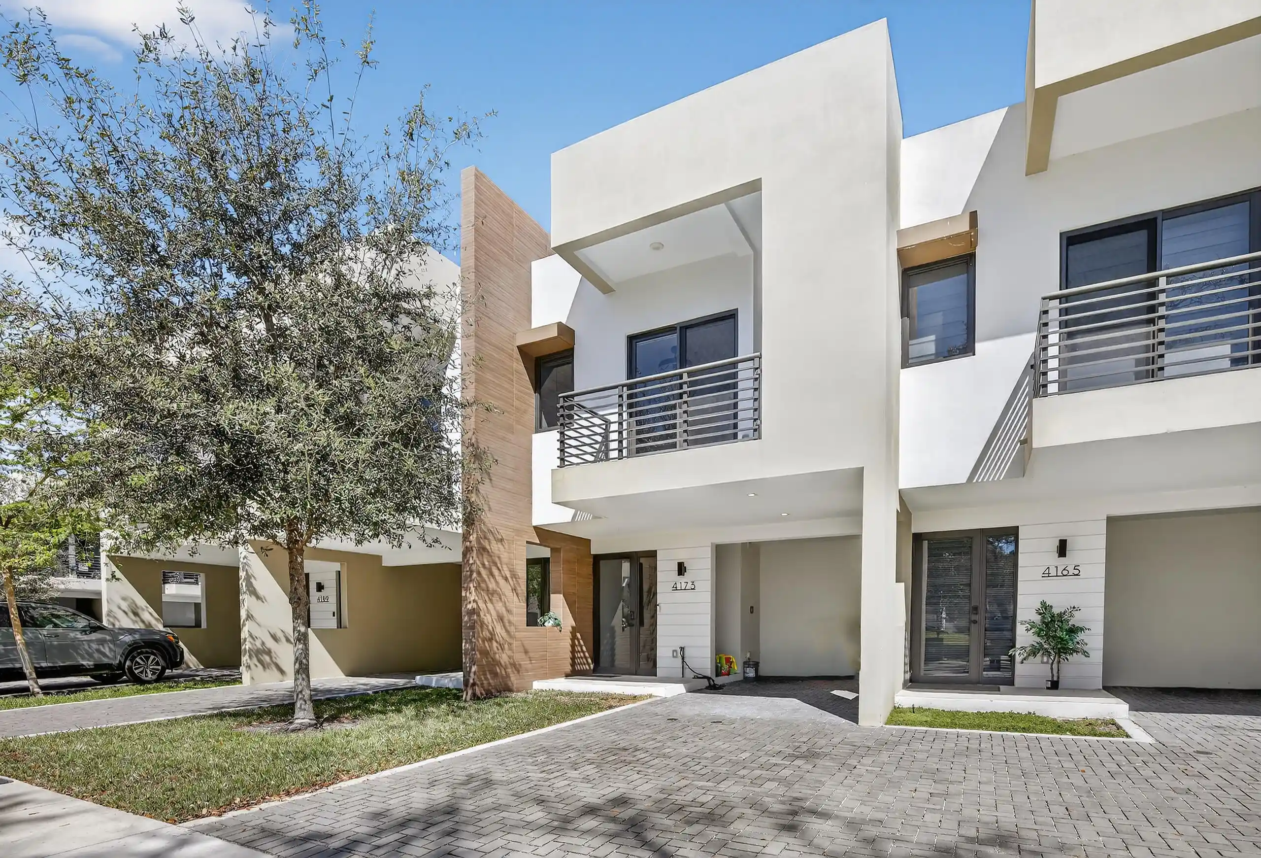 Townhouse for sale at 4173 N Oak Pl, Dania Beach, FL 33314 | MLS# B26092555