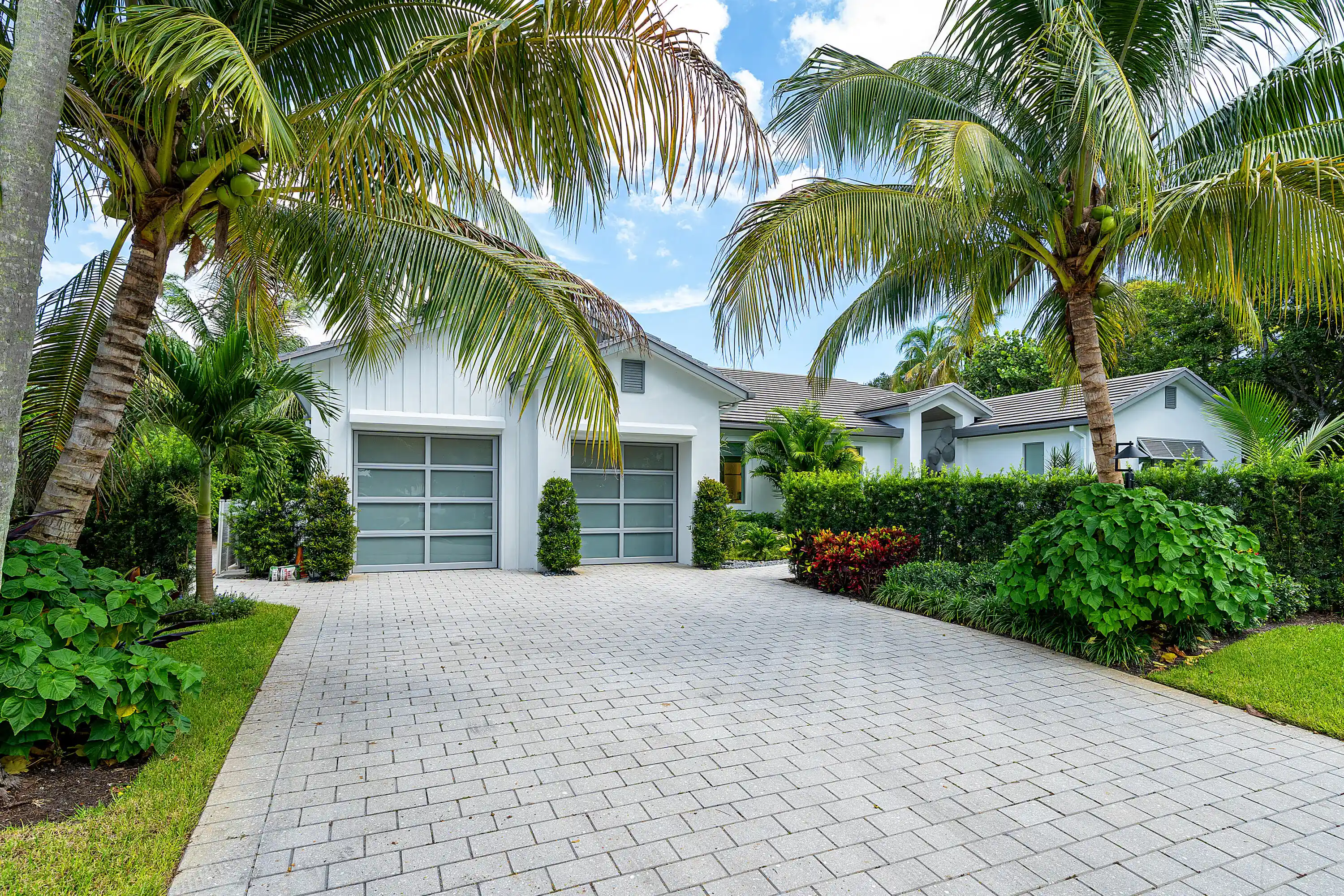 Photo 1 of Single family home for sale at 4545 S Lake Dr, Boynton Beach, FL 33436 | MLS# B26092617 | Listing updated on 2026-10-28