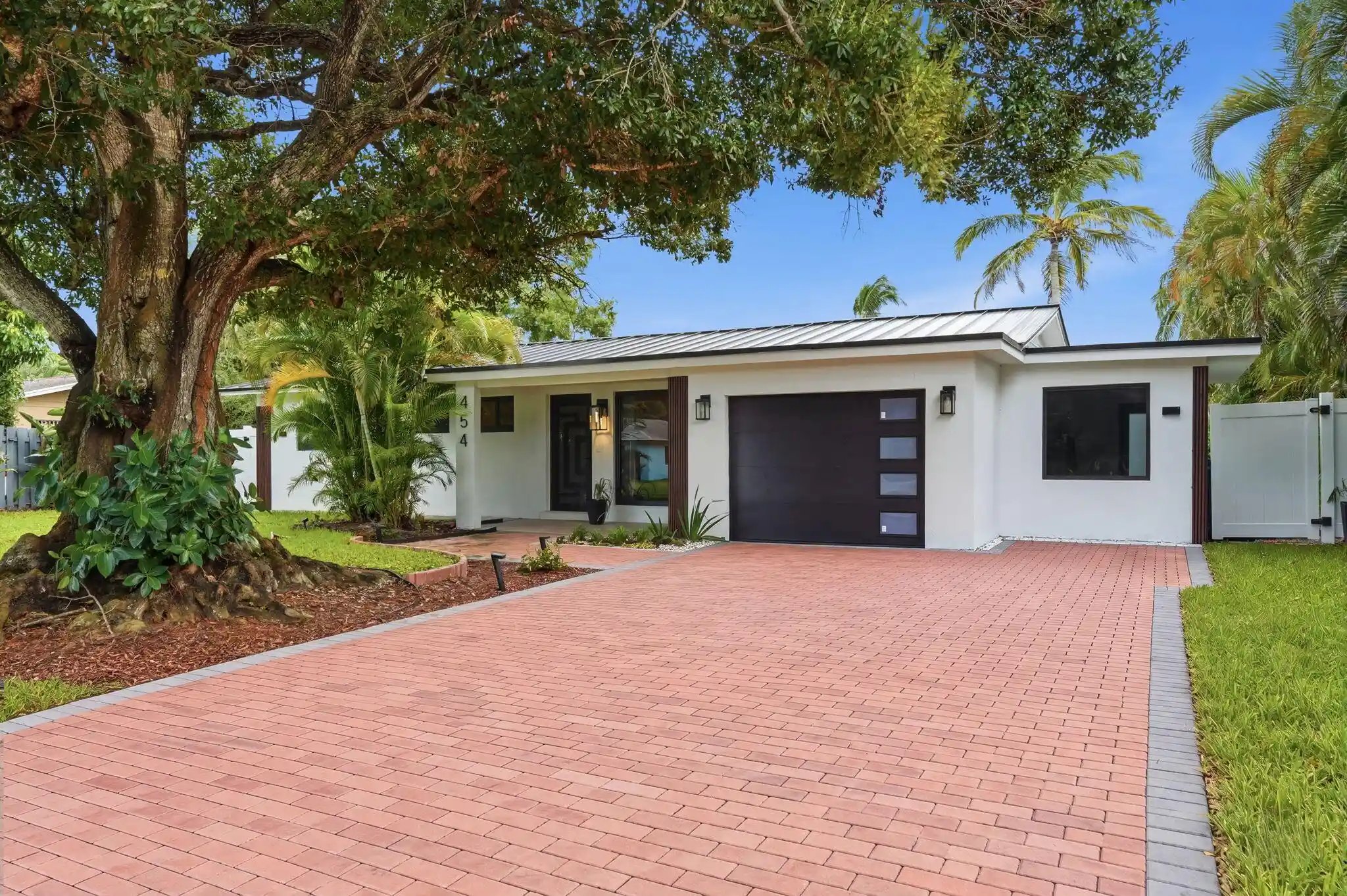 Single family home for sale at 454 Dover Rd, Jupiter, FL 33469 | MLS# B26092669