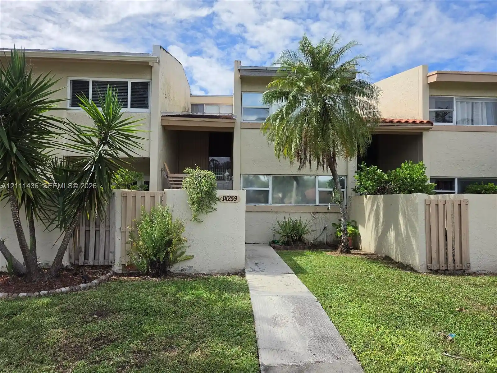 Townhouse for sale at 14259 E Kendale Lakes Cir, Miami, FL 33183 | MLS# A12111436