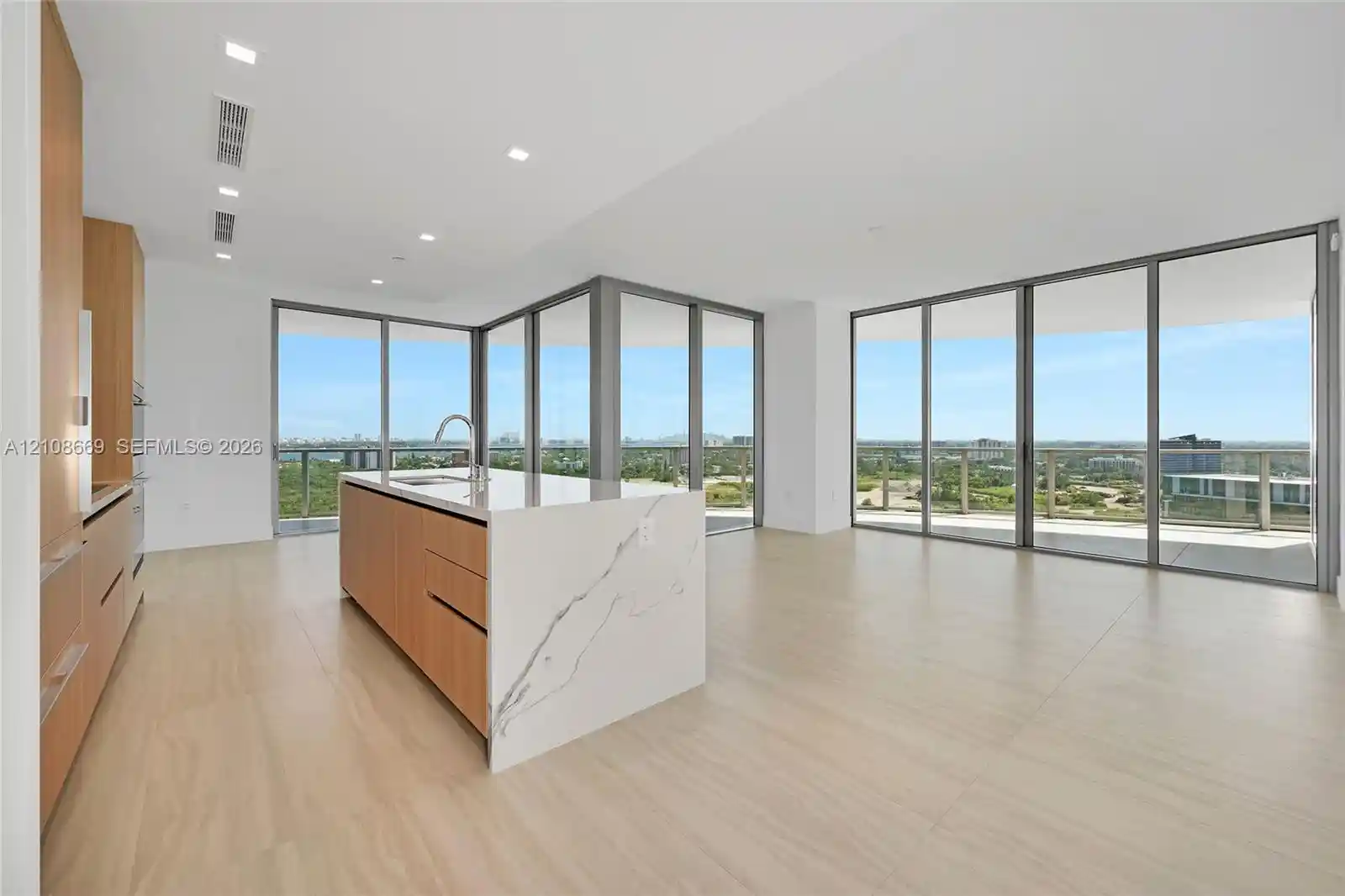 Condo for sale at 2411 Laguna Cir #1605, Miami, FL 33181 | MLS# A12108669