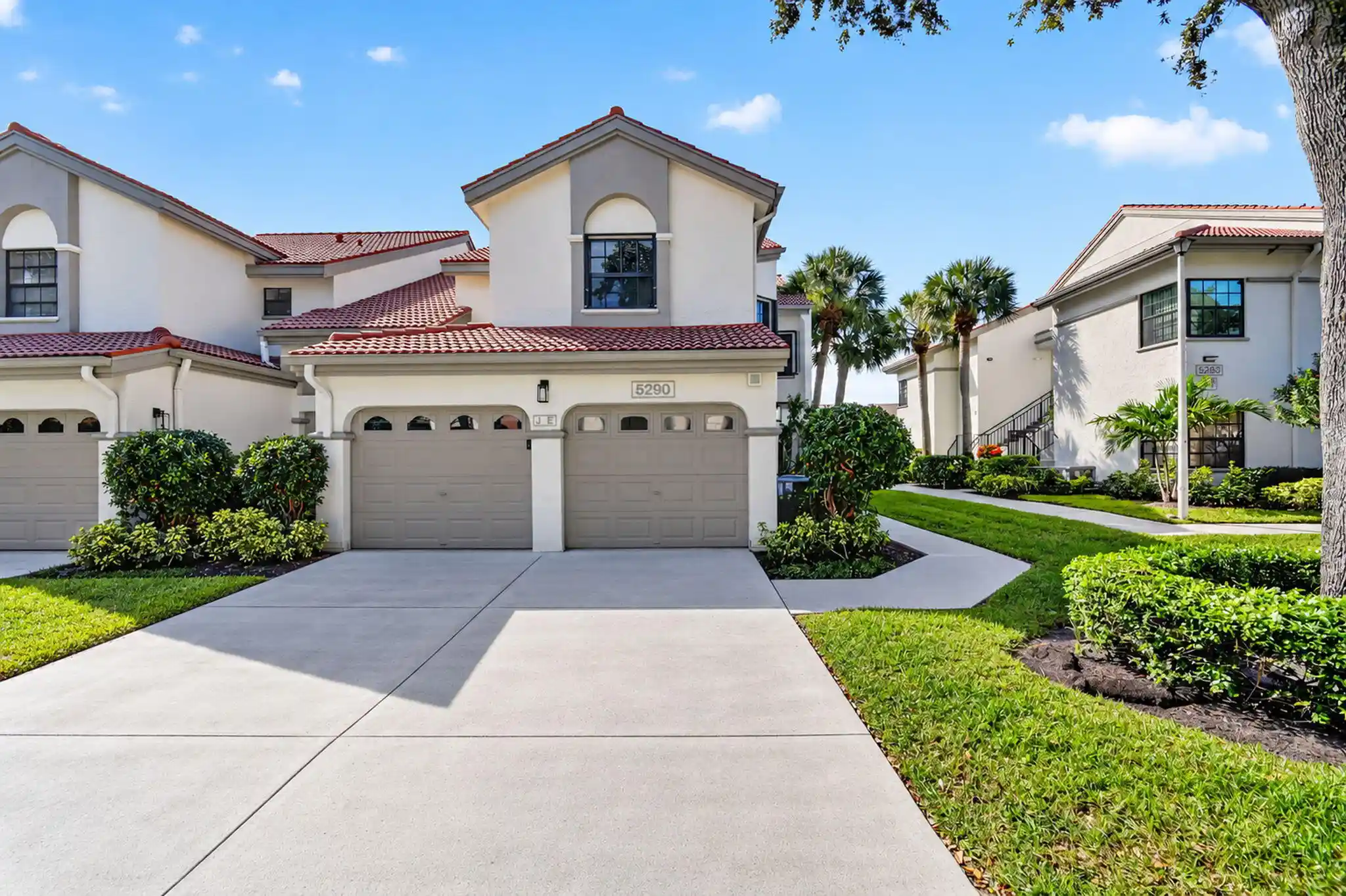 Condo for sale at 5290 Europa Dr #E, Boynton Beach, FL 33437 | MLS# B26092975