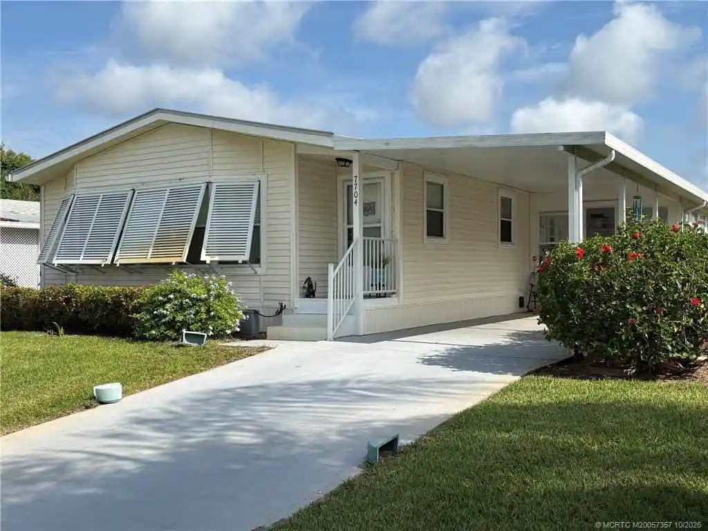 Manufactured home for sale at 7704 SE Saratoga Dr, Hobe Sound, FL 33455 | MLS# M20057357