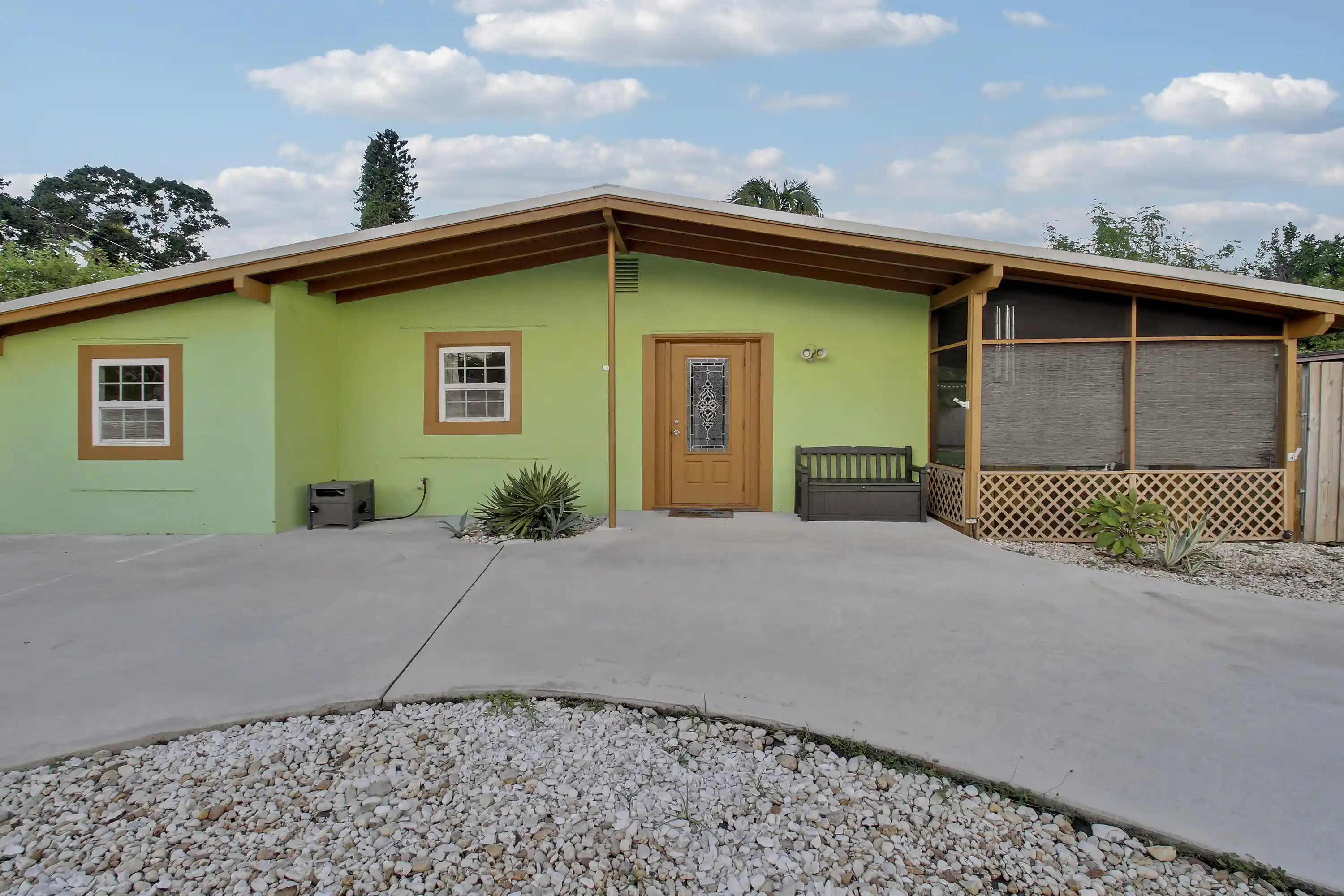 Single family home for sale at 1225 Mohawk St, Jupiter, FL 33458 | MLS# B26093232