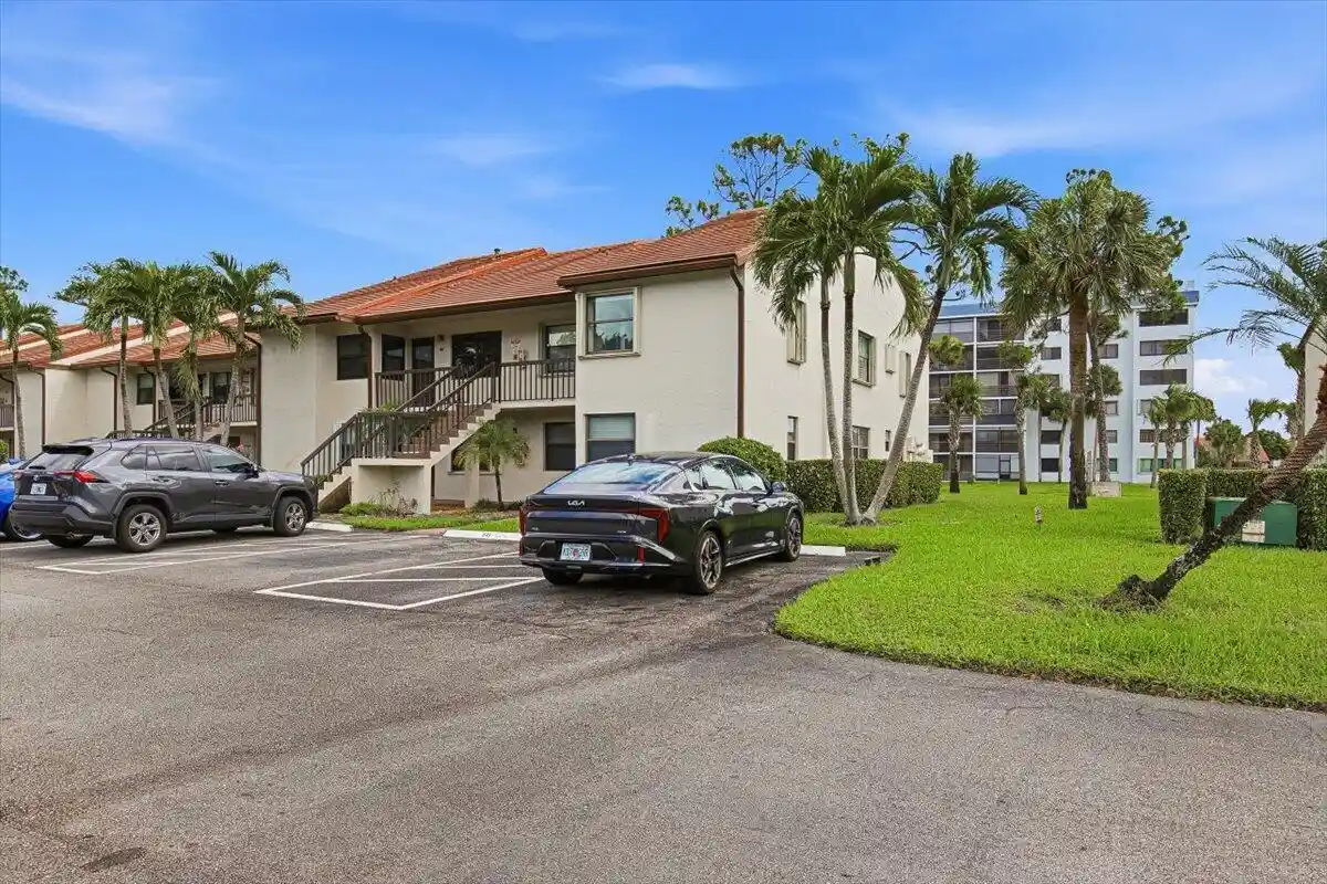 Condo for sale at 4880 Lucerne Lakes Blvd W #206, Lake Worth, FL 33467 | MLS# B26093351