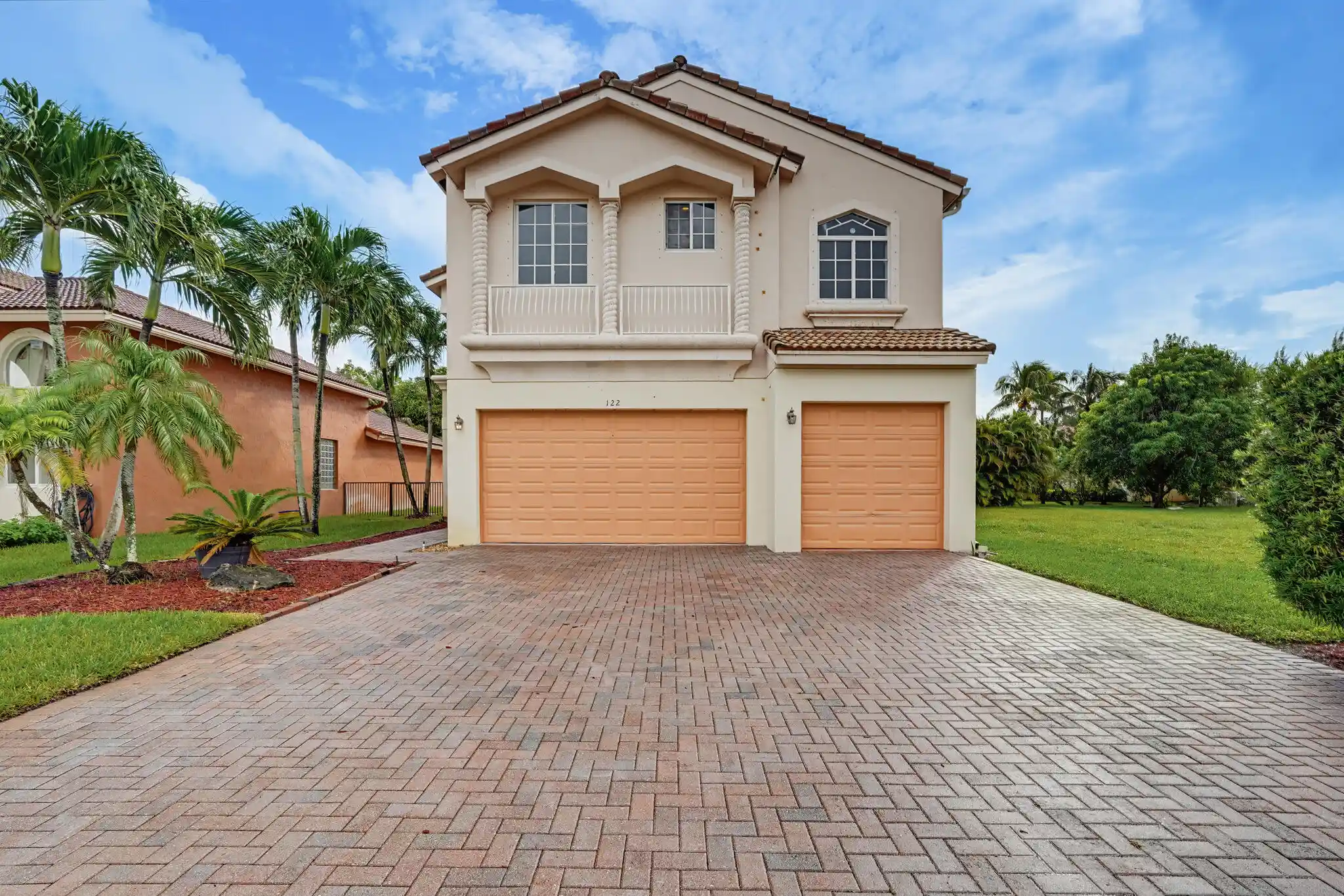 Single family home for sale at 122 Sarona Cir, West Palm Beach, FL 33411 | MLS# B26093355