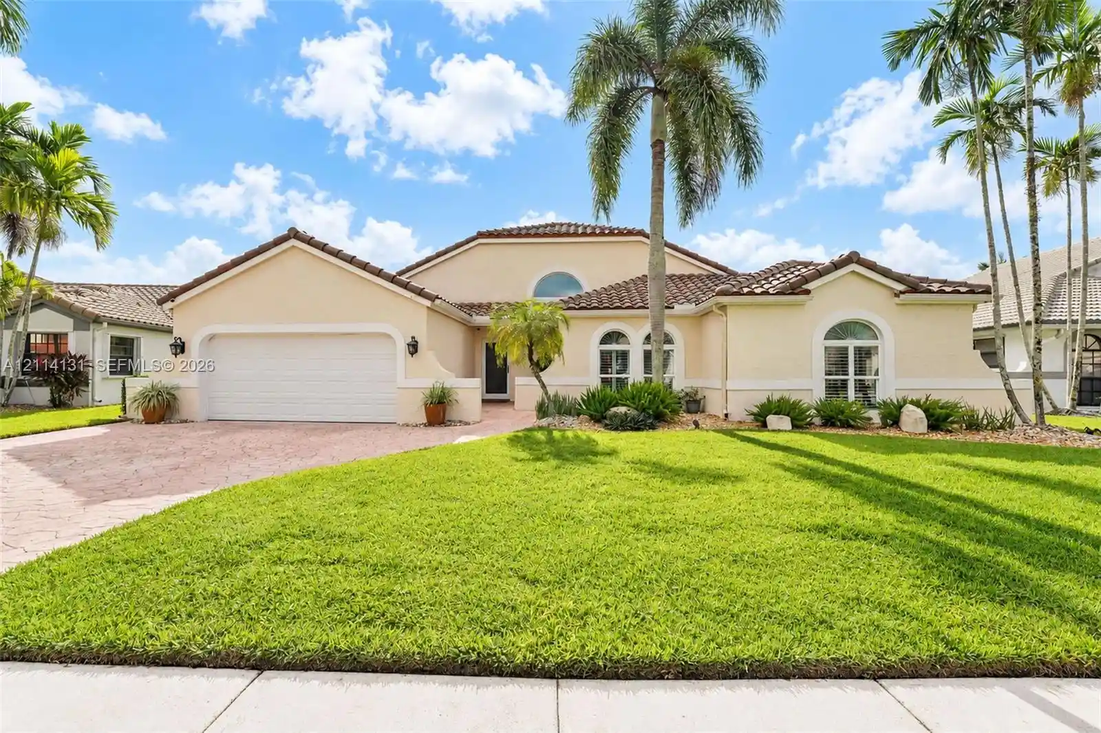 Photo 1 of Single family home for sale at 9012 Southern Orchard Rd N, Davie, FL 33328 | MLS# A12114131 | Listing updated on 2026-10-30
