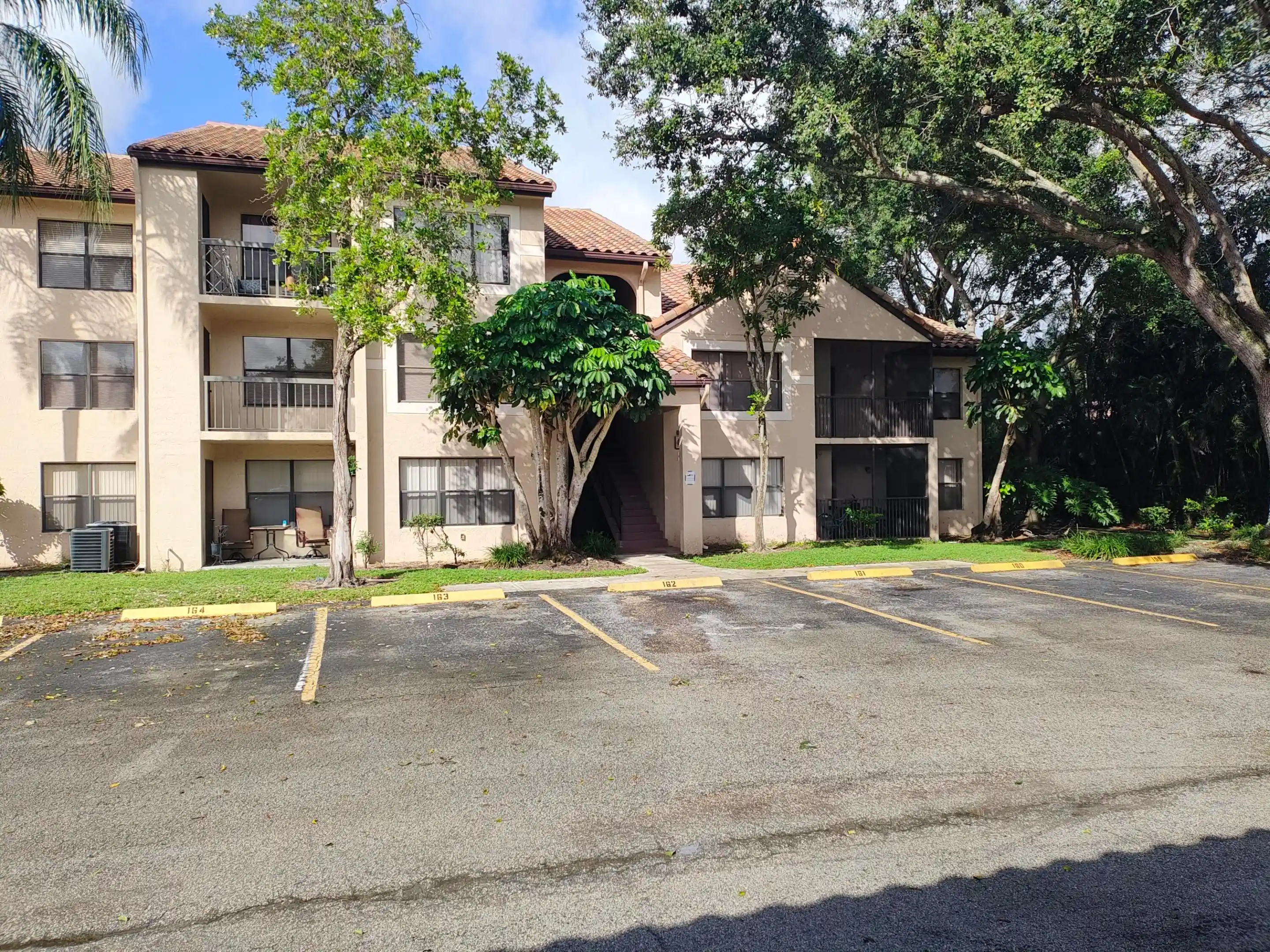 Condo for sale at 4281 W Mcnab Rd #Unit 27, Pompano Beach, FL 33069 | MLS# B26093511