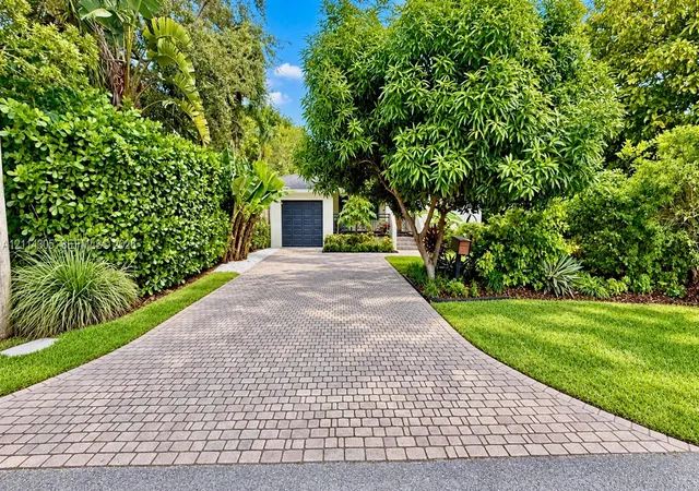 Photo 3 of Single family home for sale at 6325 SW 30th Street, Miami, FL 33155 | MLS# A12114305 | Listing updated on 2026-10-28