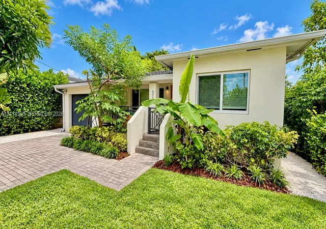 Photo 4 of Single family home for sale at 6325 SW 30th Street, Miami, FL 33155 | MLS# A12114305 | Listing updated on 2026-10-28