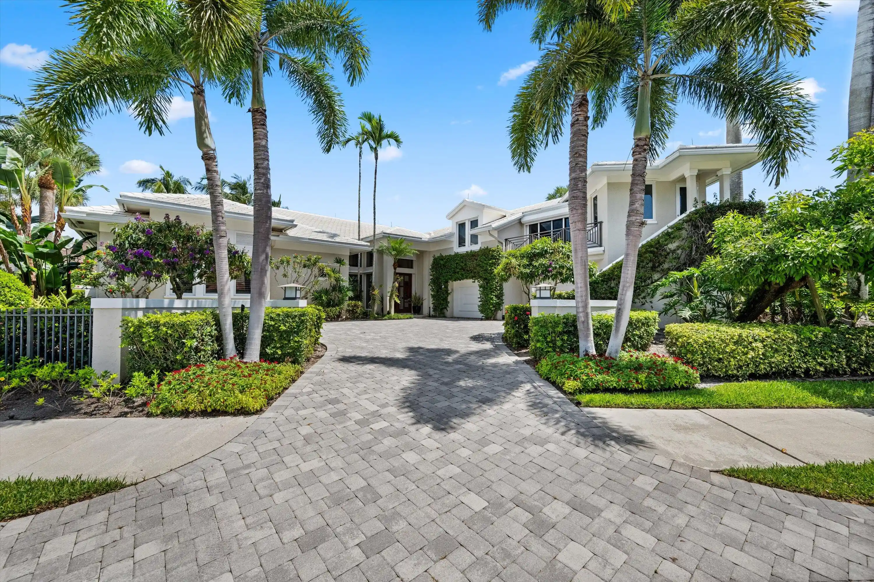 Single family home for sale at 136 Echo Dr, Jupiter, FL 33458 | MLS# B26093710
