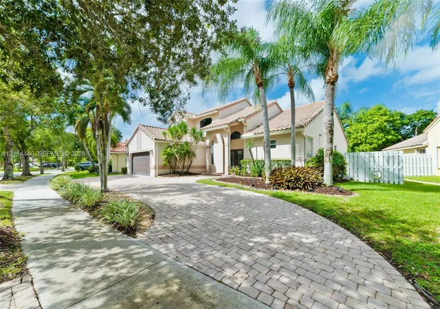 Photo 1 of Single family home for sale at 651 Verona Pl, Weston, FL 33326 | MLS# A12114446 | Listing updated on 2026-10-30