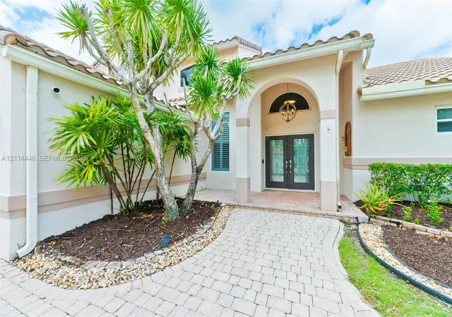Photo 3 of Single family home for sale at 651 Verona Pl, Weston, FL 33326 | MLS# A12114446 | Listing updated on 2026-10-30