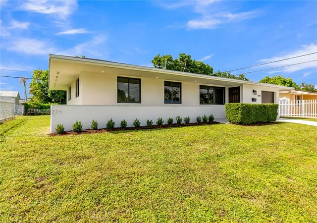 Photo 3 of Single family home for sale at 16220 SW 101st Avenue, Miami, FL 33157 | MLS# A12114342 | Listing updated on 2026-10-29