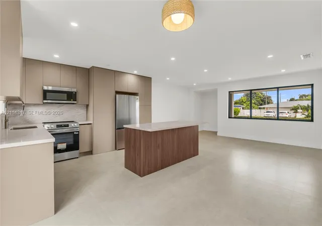 Photo 4 of Single family home for sale at 16220 SW 101st Avenue, Miami, FL 33157 | MLS# A12114342 | Listing updated on 2026-10-29