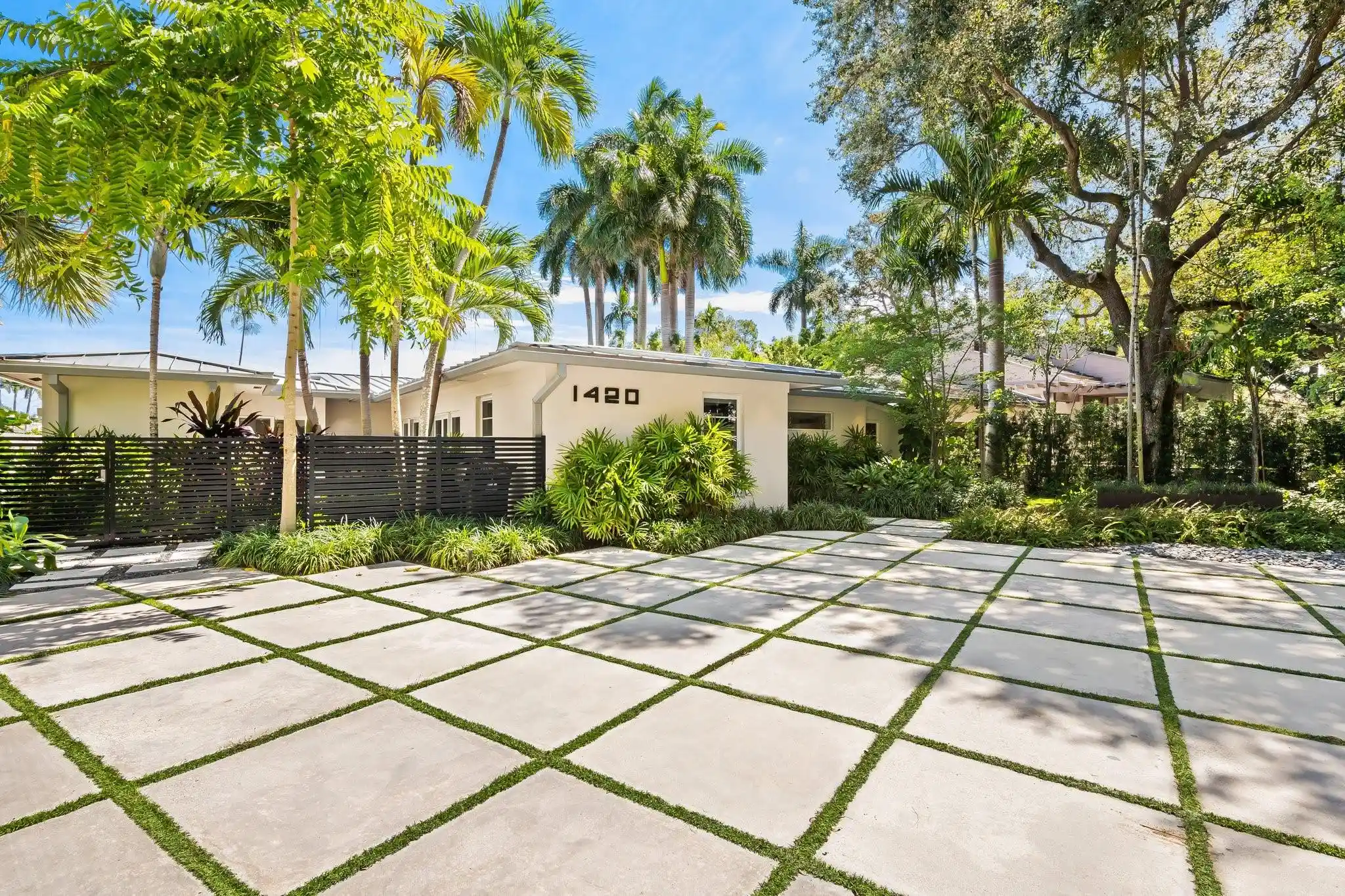 Photo 1 of Single family home for sale at 1420 Ponce De Leon Dr, Fort Lauderdale, FL 33316 | MLS# B26093813 | Listing updated on 2026-10-29