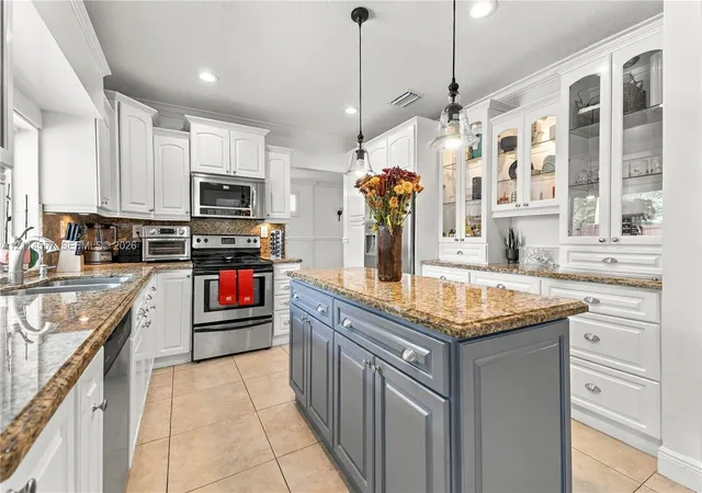 Photo 4 of Single family home for sale at 9261 SW 88th Terrace, Miami, FL 33176 | MLS# A12114557 | Listing updated on 2026-10-30
