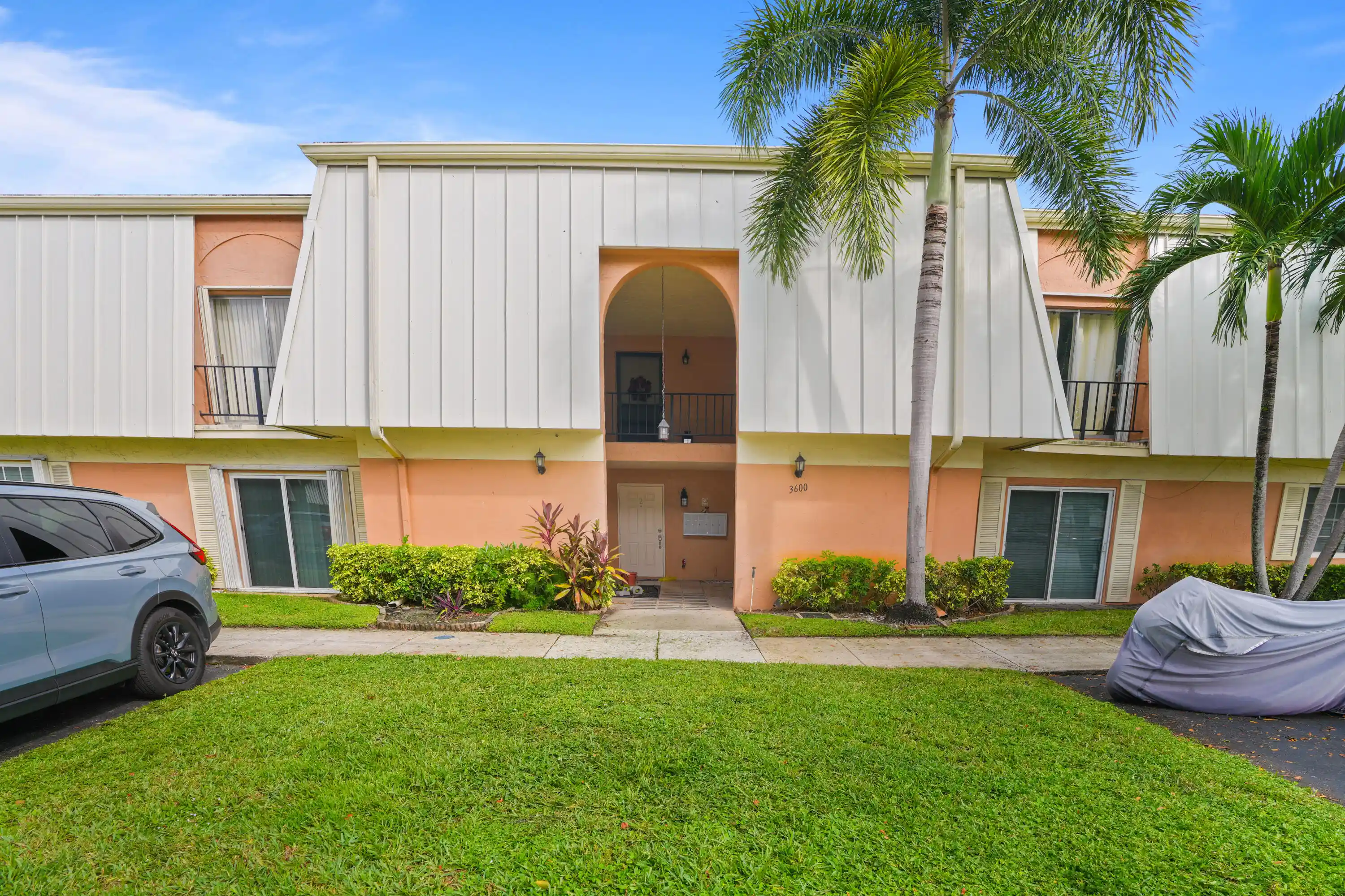 Condo for sale at 104 Citrus Ln #1, Davie, FL 33328 | MLS# B26093827
