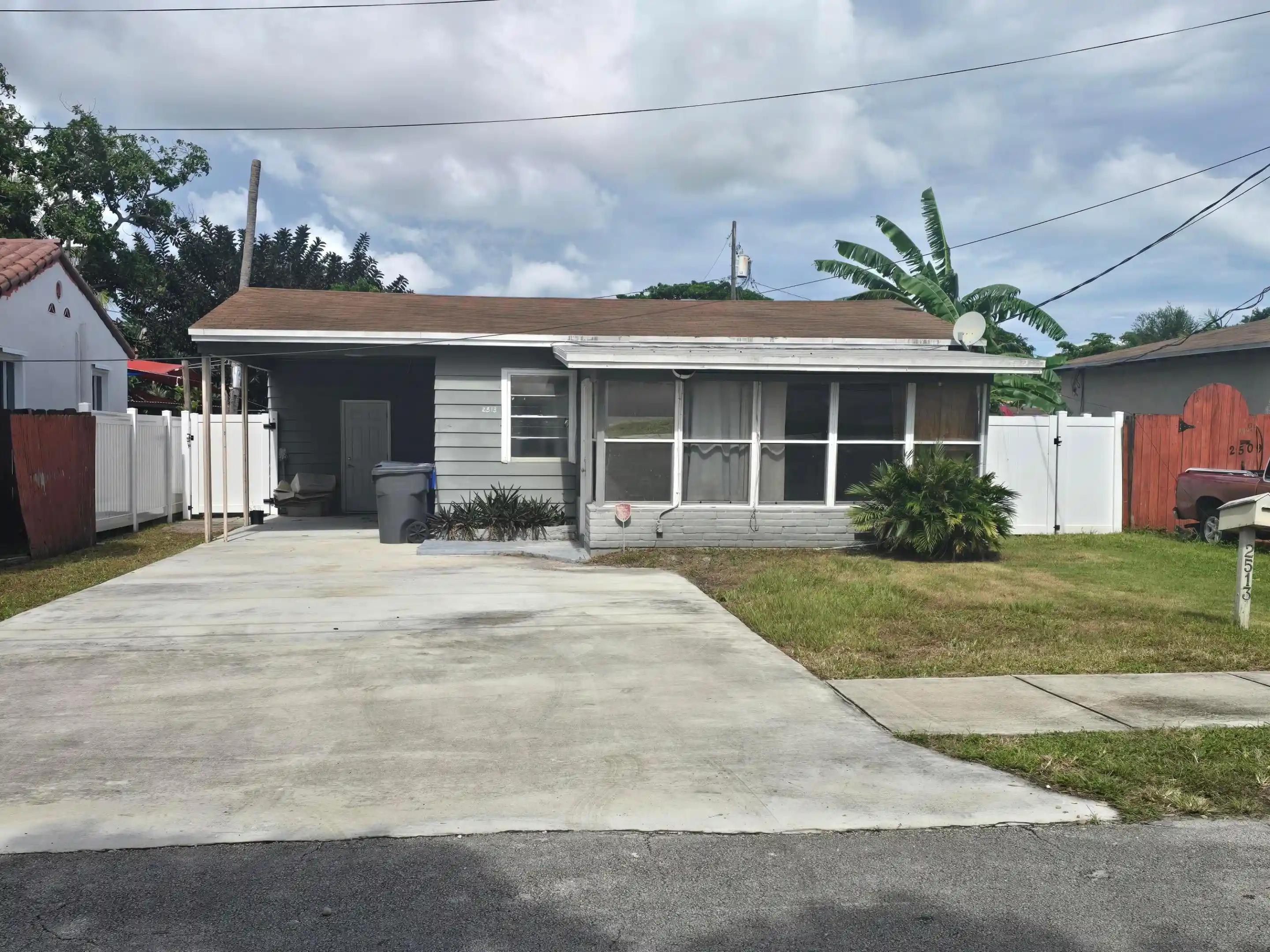 Single family home for sale at 2513 Grant St, Hollywood, FL 33020 | MLS# B26093883