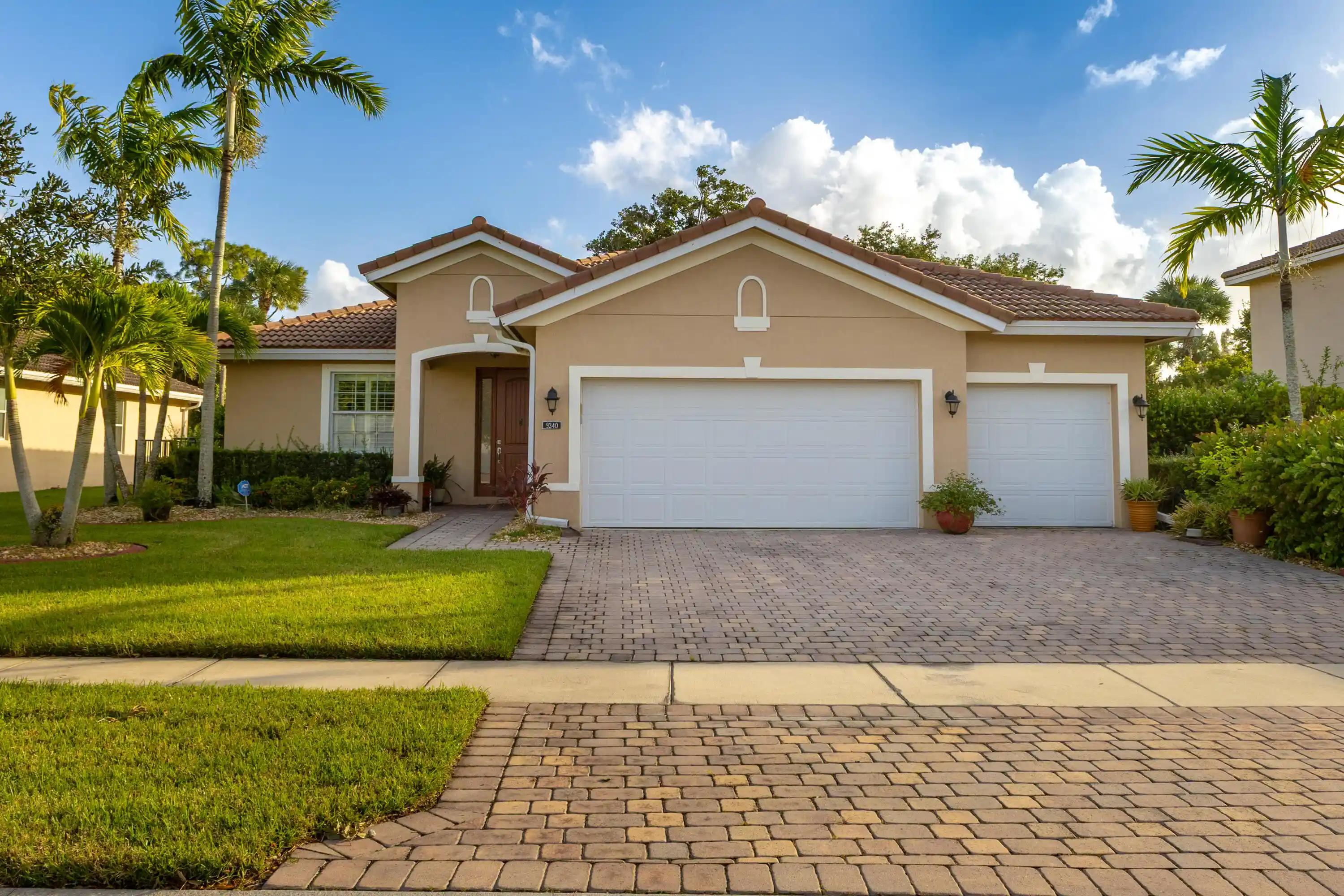 Single family home for sale at 9340 Silent Oak Cir, West Palm Beach, FL 33411 | MLS# B26093925
