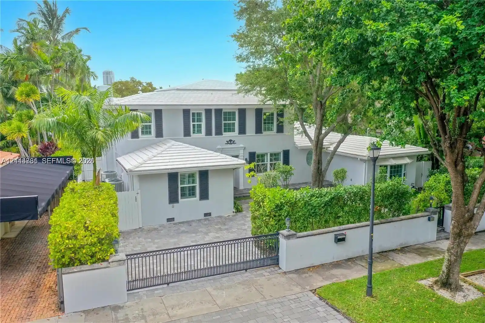 Photo 1 of Single family home for sale at 4531 N Bay Rd, Miami Beach, FL 33140 | MLS# A12114731 | Listing updated on 2026-10-29